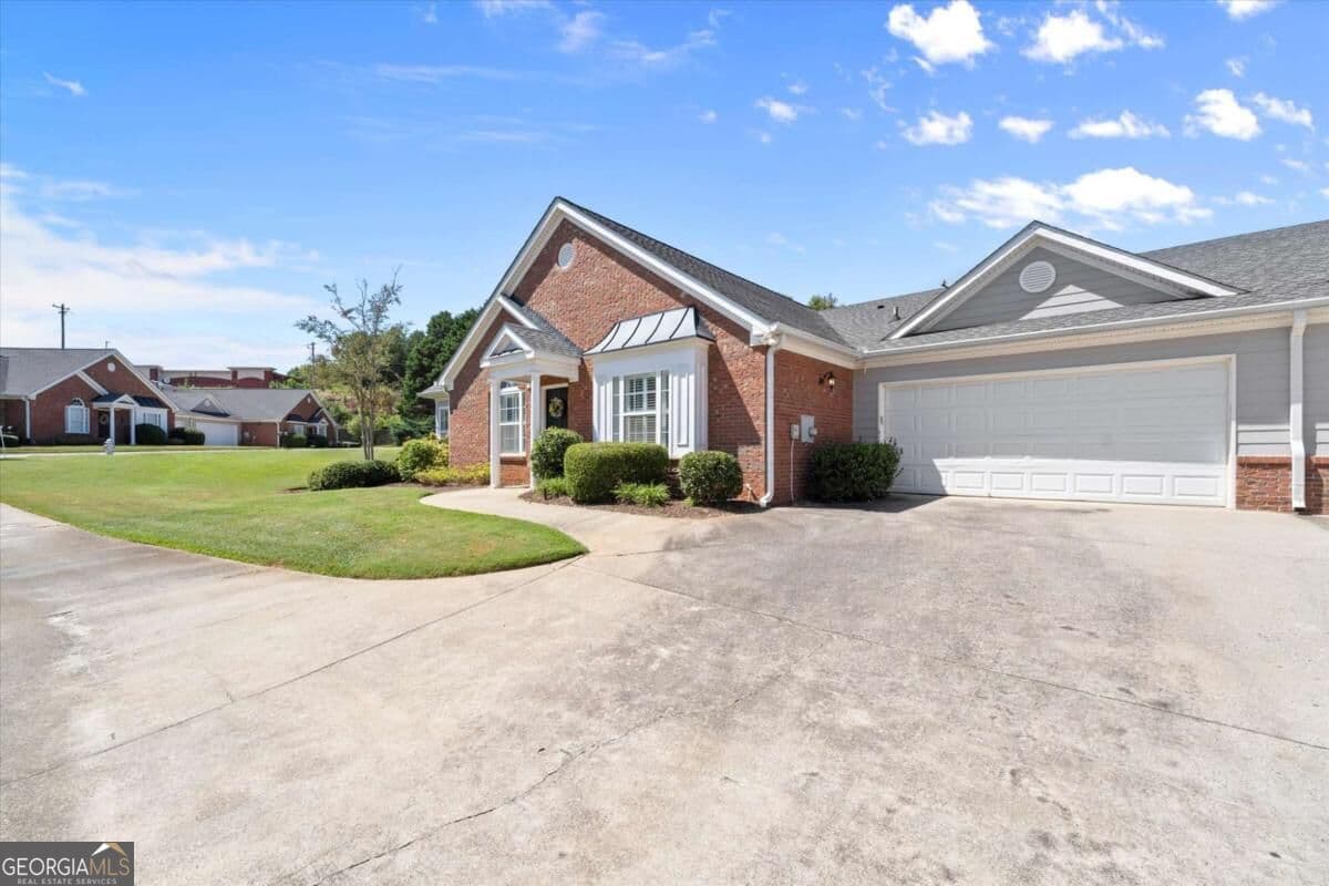 2 bedroom, 2 bathroom, 1,488 sq ft condominium for sale at 205 Somerton Place, Cumming, GA 30040 — photo 4