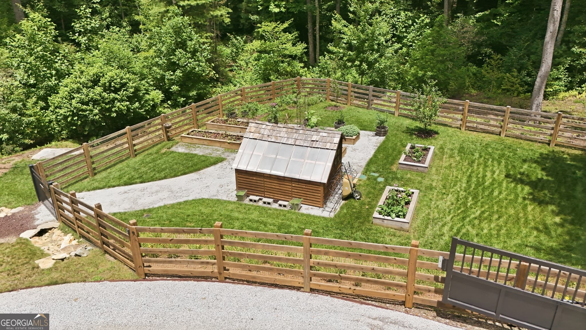 3 bedroom, 2 bathroom, 1,686 sq ft cabin,single family residence for sale at 383 Bull Frog Lane, Clayton, GA 30525 — photo 2