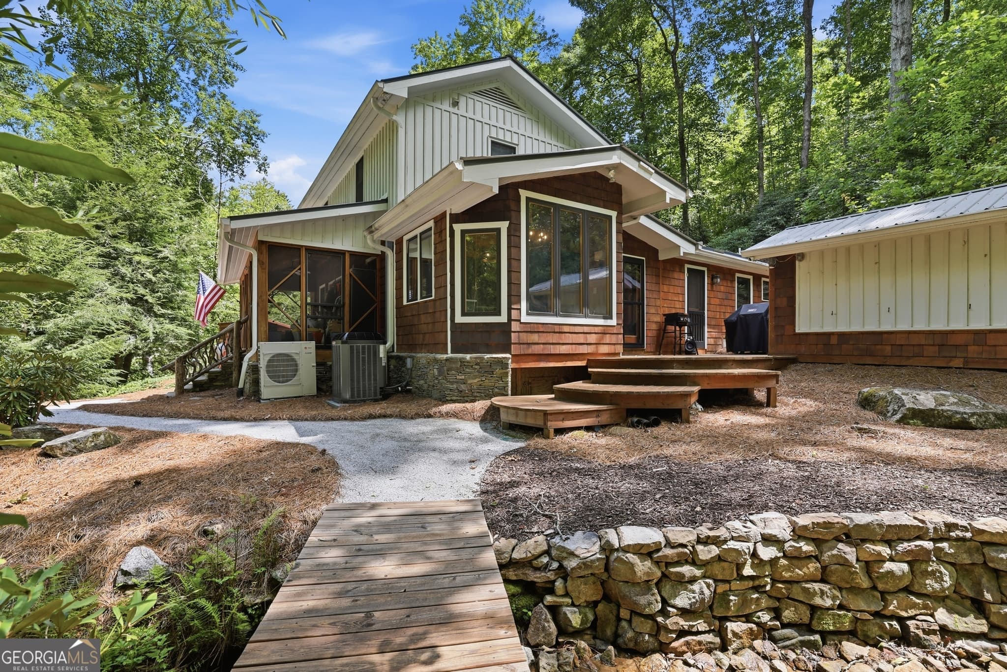 3 bedroom, 2 bathroom, 1,686 sq ft cabin,single family residence for sale at 383 Bull Frog Lane, Clayton, GA 30525 — photo 7