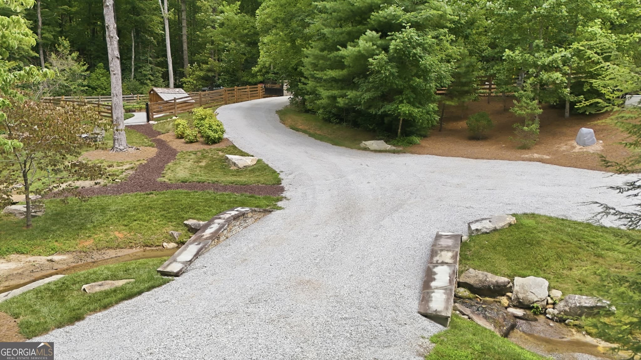 3 bedroom, 2 bathroom, 1,686 sq ft cabin,single family residence for sale at 383 Bull Frog Lane, Clayton, GA 30525 — photo 4