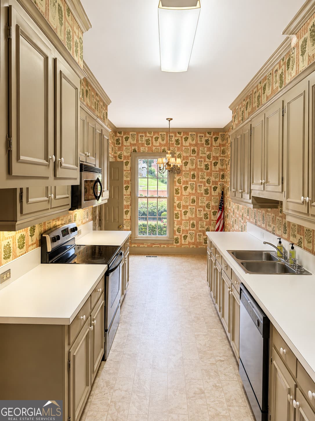 4 bedroom, 3 bathroom, 2,448 sq ft townhouse for rent at 314 Broad Street, Lagrange, GA 30240 for $2,400 a month — photo 4