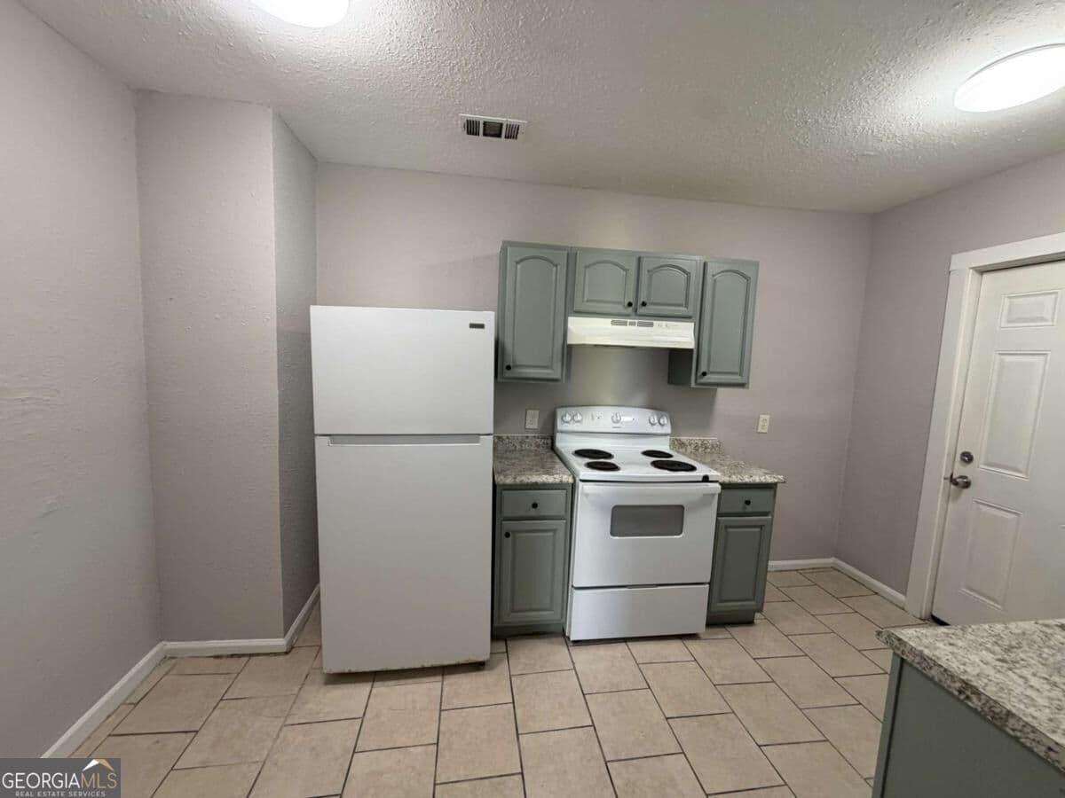 4 bedroom, 2 bathroom, 1,594 sq ft single family residence for sale at 3851/3857 Cochran Avenue, Brunswick, GA 31520 — photo 2