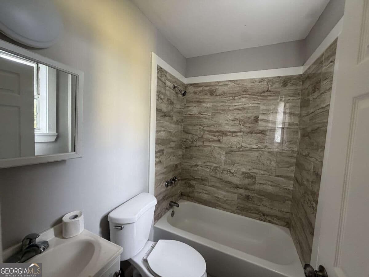 4 bedroom, 2 bathroom, 1,594 sq ft single family residence for sale at 3851/3857 Cochran Avenue, Brunswick, GA 31520 — photo 4