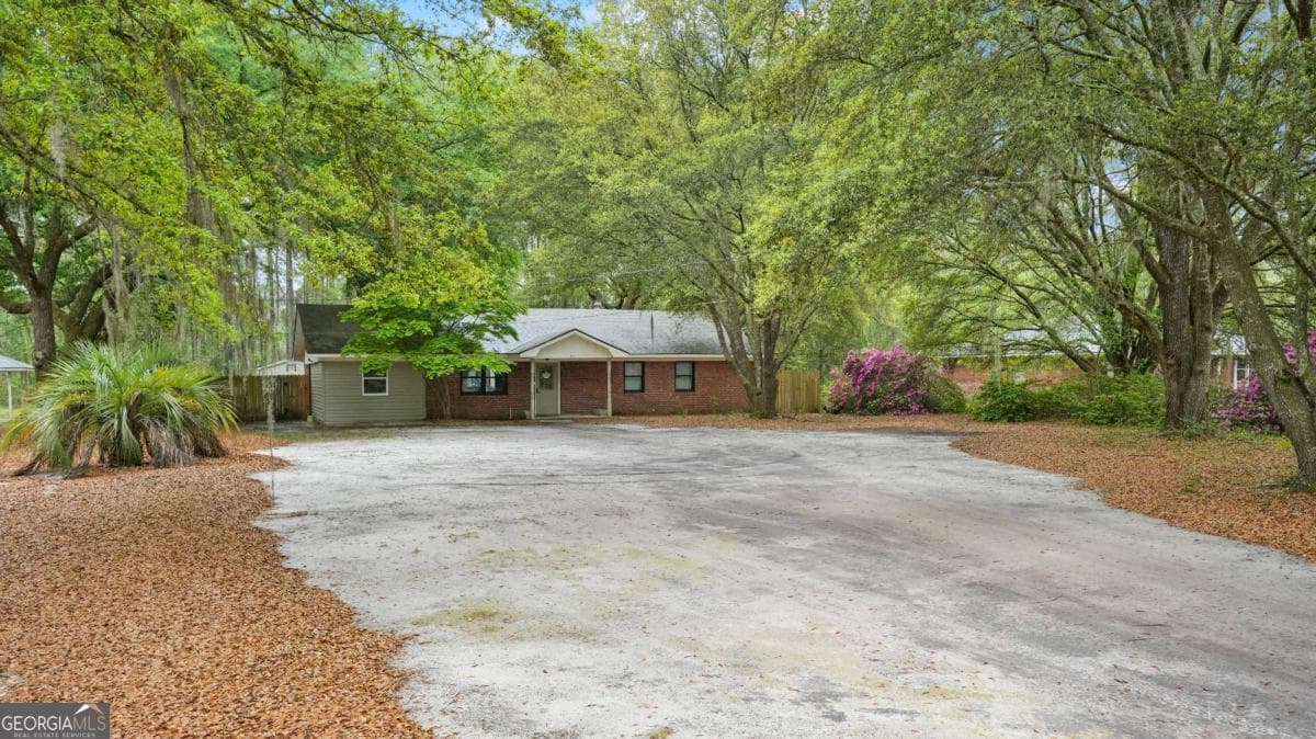 3 bedroom, 2 bathroom, 1,610 sq ft single family residence for sale at 71 Salette Street, Hinesville, GA 31313 — photo 2