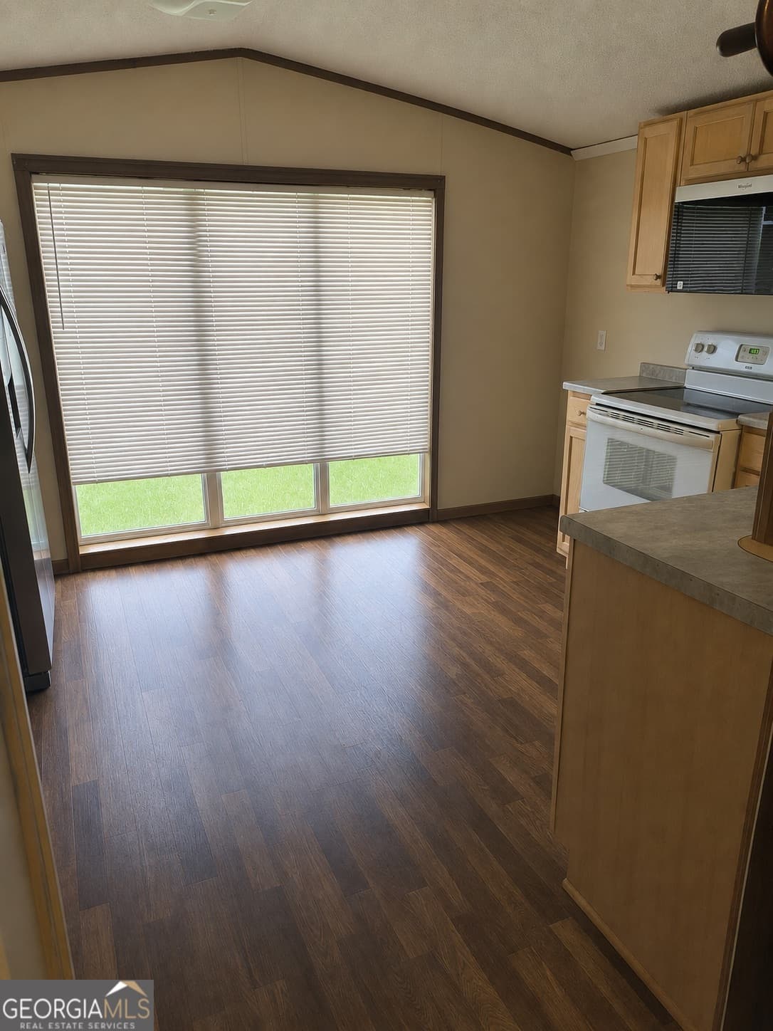 2 bedroom, 1 bathroom manufactured home,single family residence for sale at 6178 Offerman Loop, Patterson, GA 31557 — photo 4