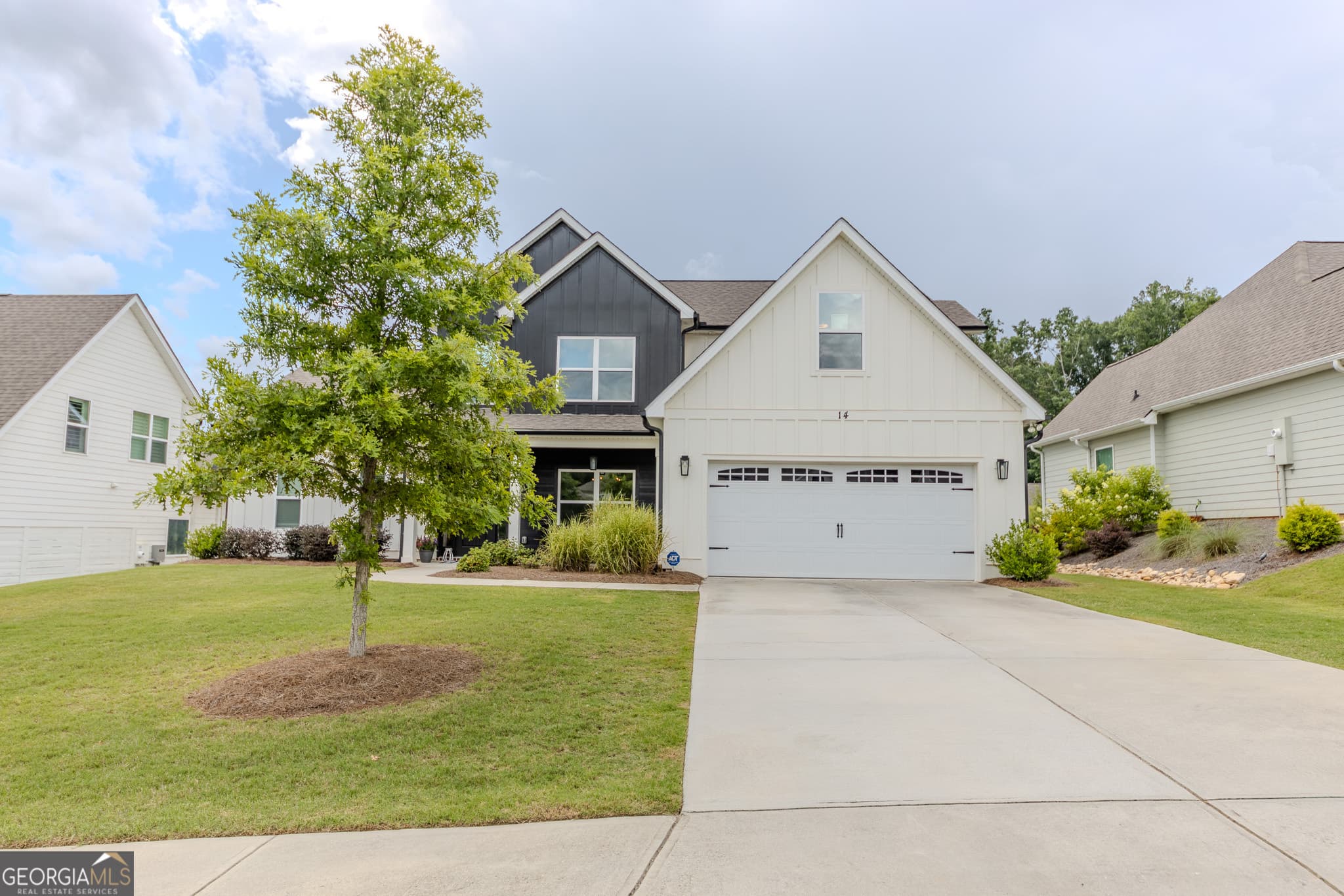4 bedroom, 3.5 bathroom, 2,958 sq ft single family residence for sale at 14 Dayton Way, Sharpsburg, GA 30277 — photo 3