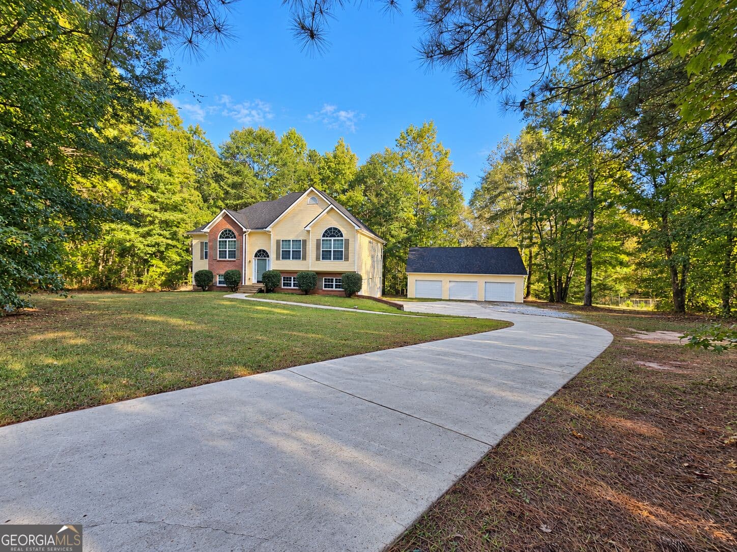 5 bedroom, 3 bathroom, 2,499 sq ft single family residence for sale at 2586 Luther Bailey Road, Senoia, GA 30276 — photo 4