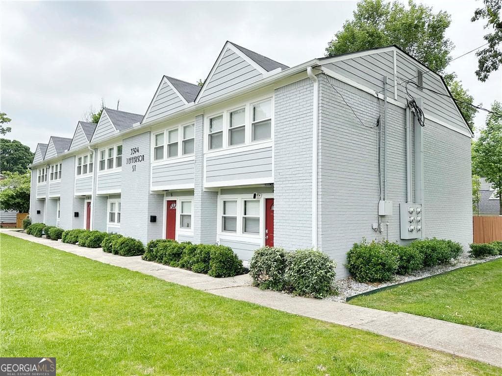 multi family for sale at 1749 Hawthorne Avenue, College Park, GA 30337 — photo 2