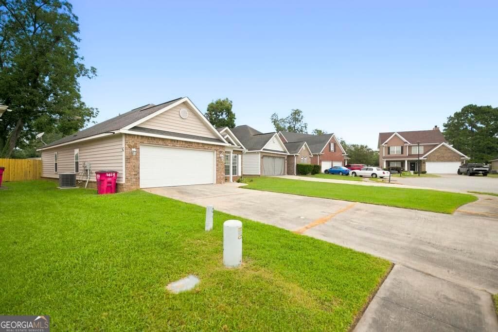 3 bedroom, 2 bathroom, 1,292 sq ft single family residence for sale at 419 Bob White Road, Macon, GA 31216 — photo 2