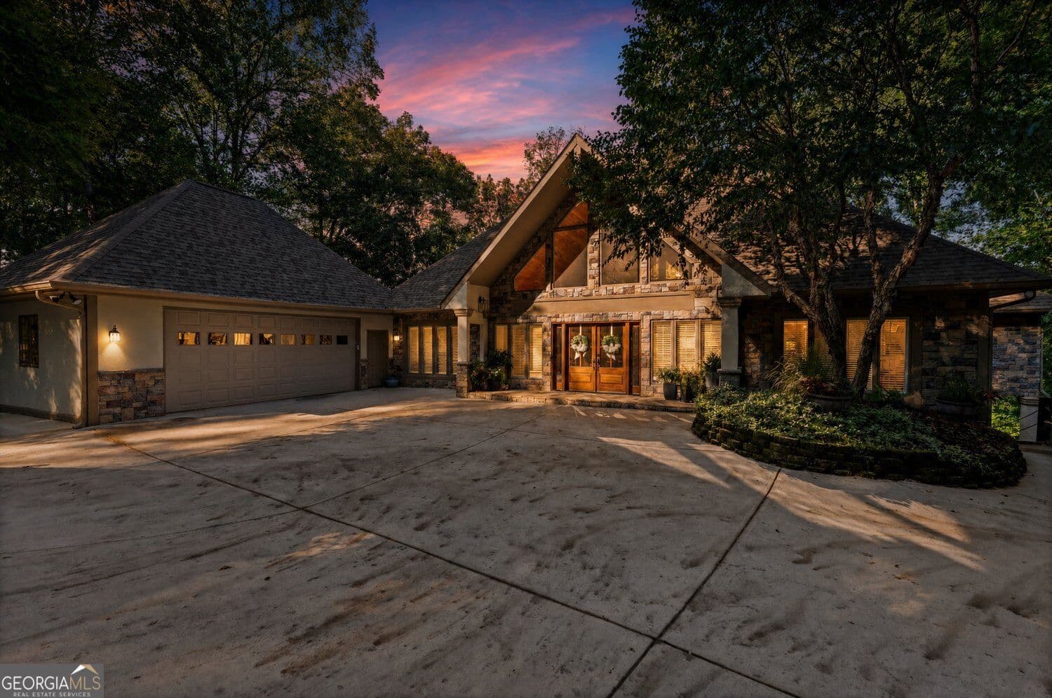 6 bedroom, 4 bathroom, 4,614 sq ft single family residence for sale at 91 Chestatee View Place, Dawsonville, GA 30534 — photo 1 of 147