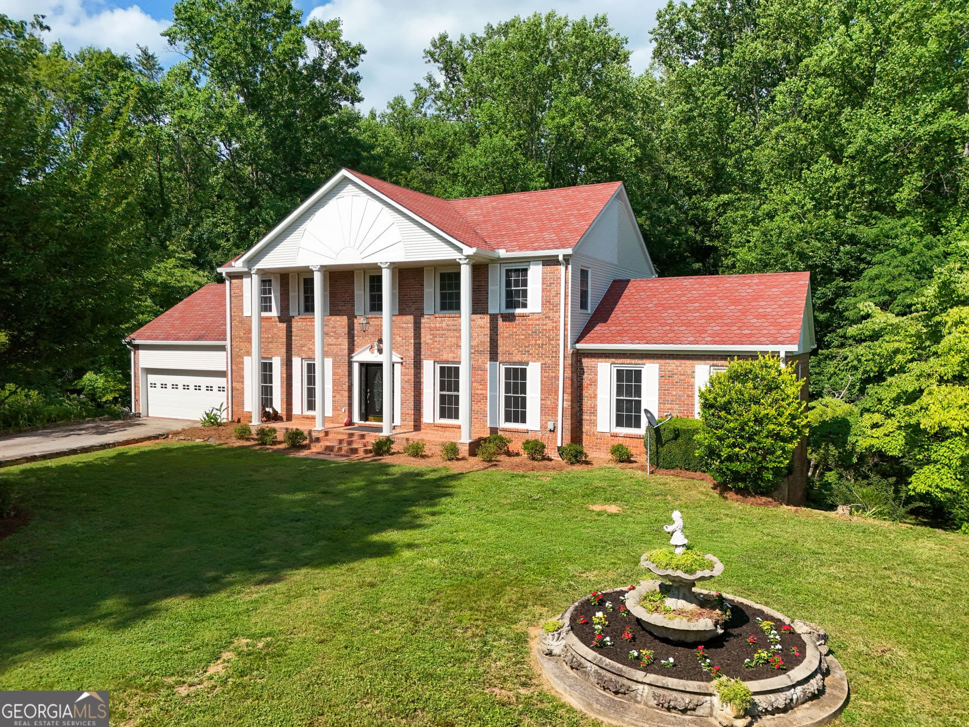 5 bedroom, 4 bathroom, 4,856 sq ft single family residence for sale at 60 Inali Den Lane, Clayton, GA 30525 — photo 2