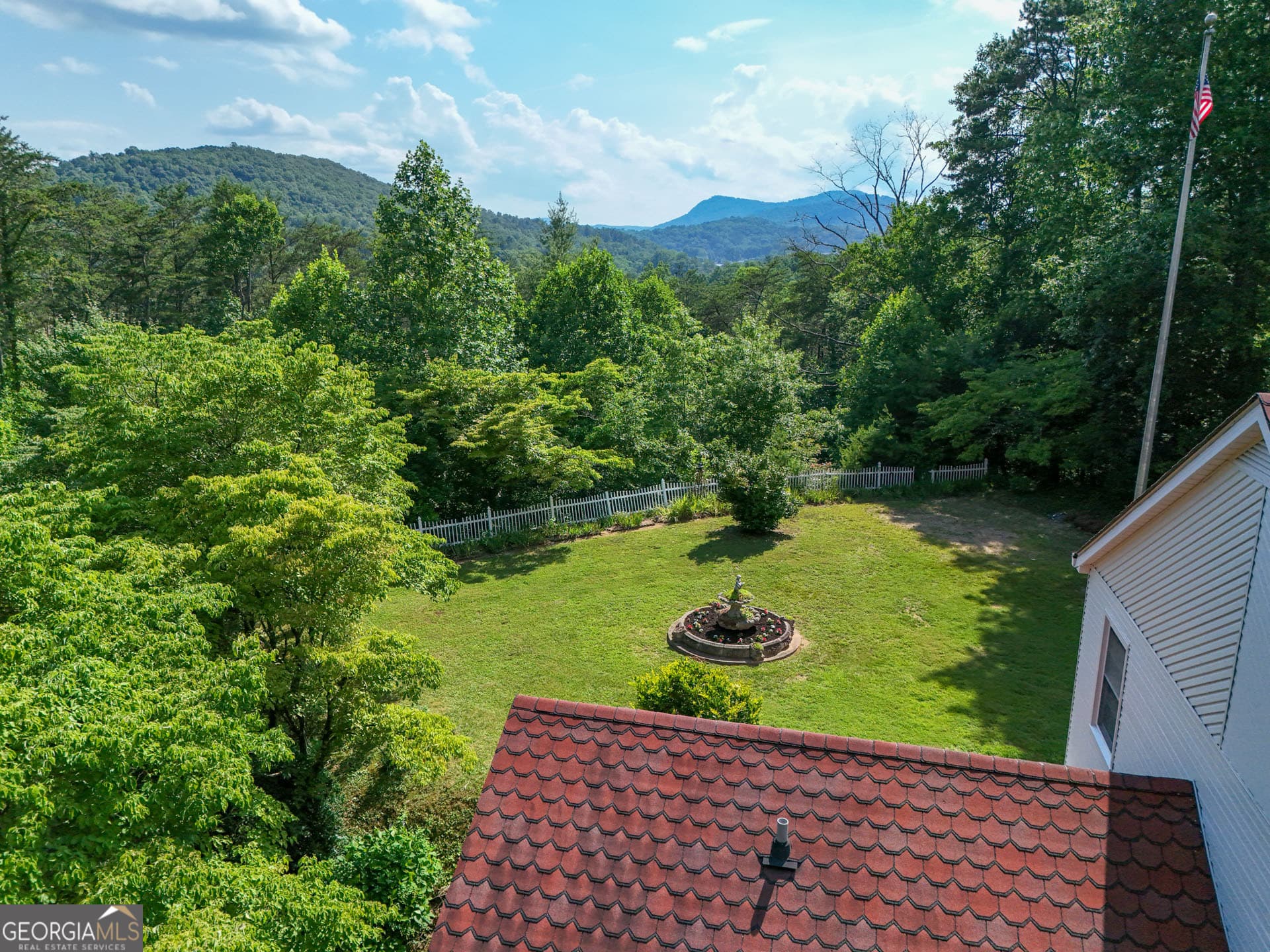 5 bedroom, 4 bathroom, 4,856 sq ft single family residence for sale at 60 Inali Den Lane, Clayton, GA 30525 — photo 7
