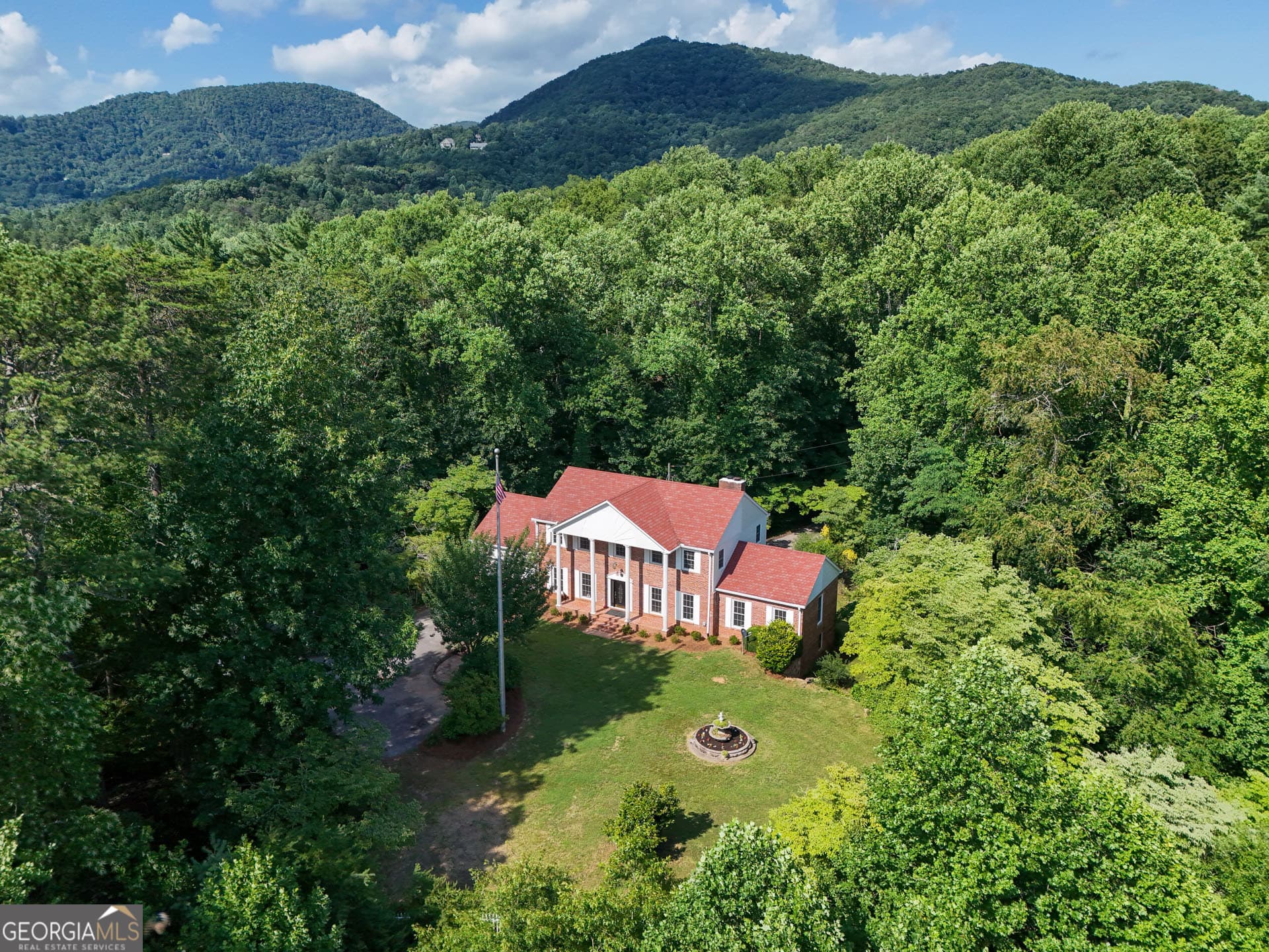 5 bedroom, 4 bathroom, 4,856 sq ft single family residence for sale at 60 Inali Den Lane, Clayton, GA 30525 — photo 3