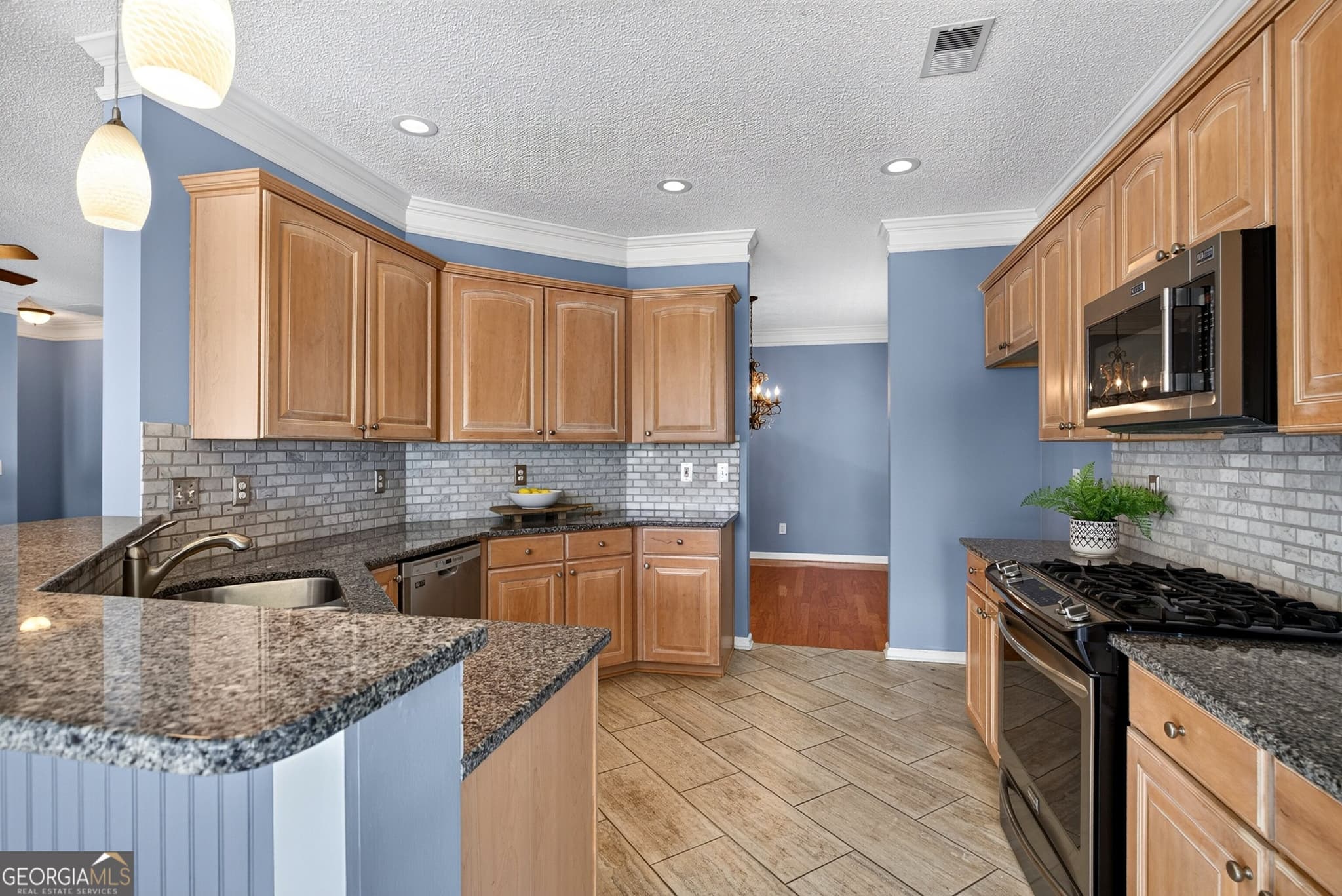 2 bedroom, 2 bathroom, 2,142 sq ft single family residence for sale at 555 Grand Teton Circle, Fayetteville, GA 30215 — photo 9