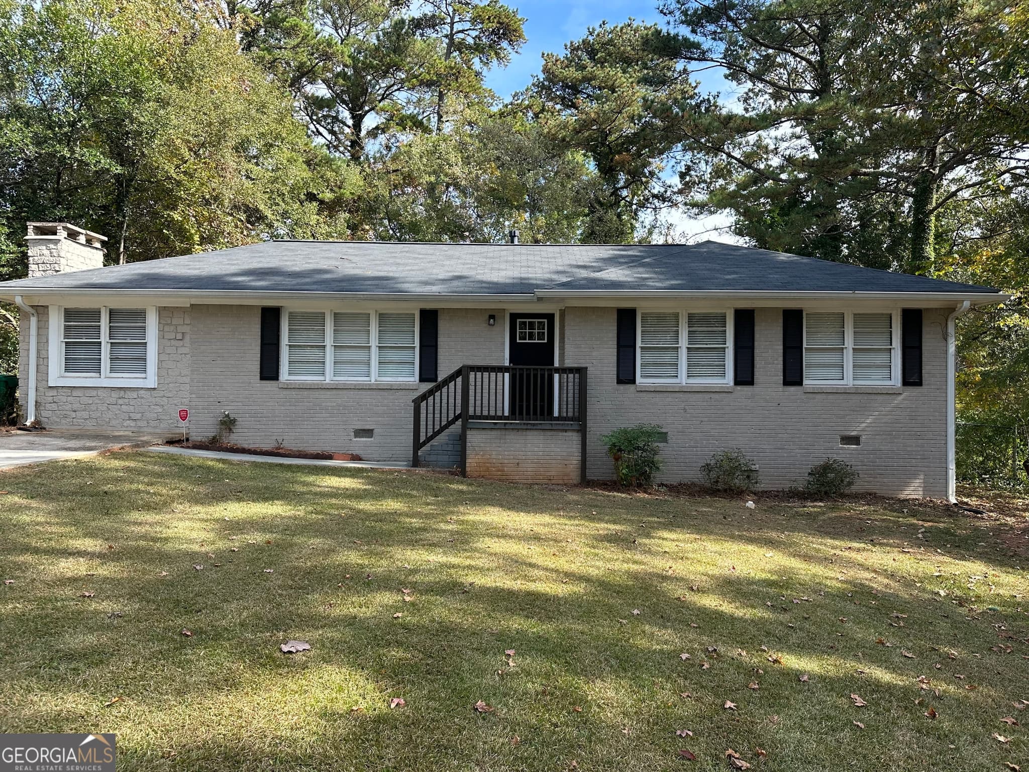 4 bedroom, 2 bathroom, 1,294 sq ft single family residence for sale at 1581 Hollyhock Terrace, Decatur, GA 30032 — photo 2