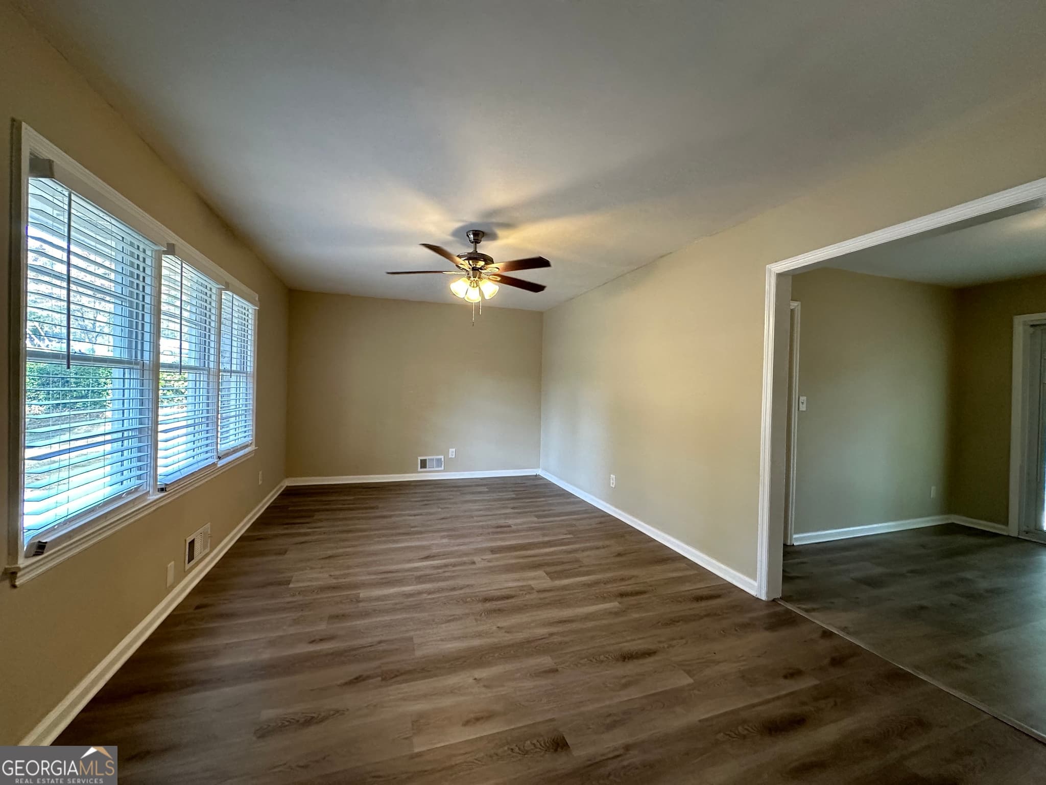 4 bedroom, 2 bathroom, 1,294 sq ft single family residence for sale at 1581 Hollyhock Terrace, Decatur, GA 30032 — photo 3