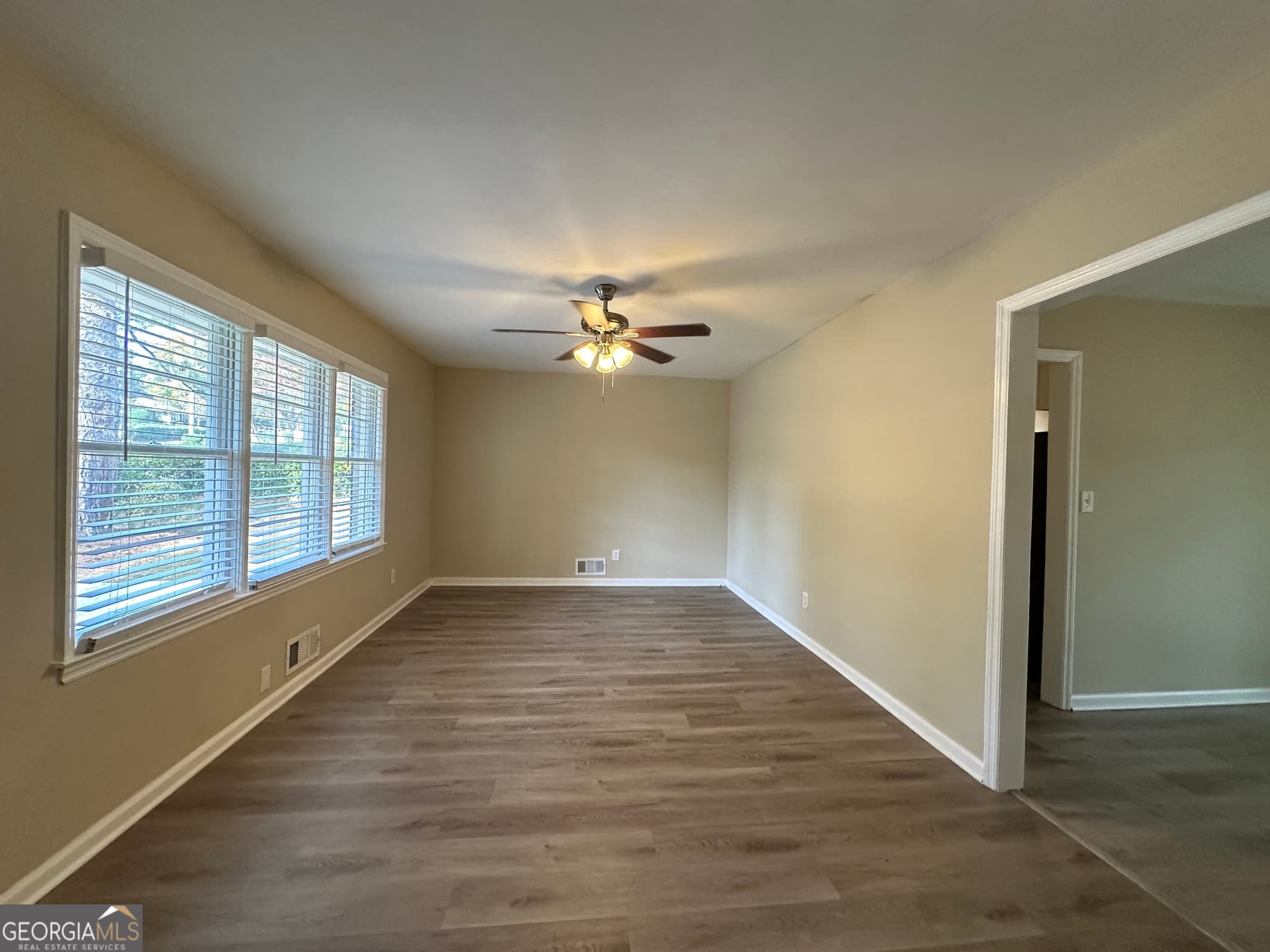 4 bedroom, 2 bathroom, 1,294 sq ft single family residence for sale at 1581 Hollyhock Terrace, Decatur, GA 30032 — photo 4