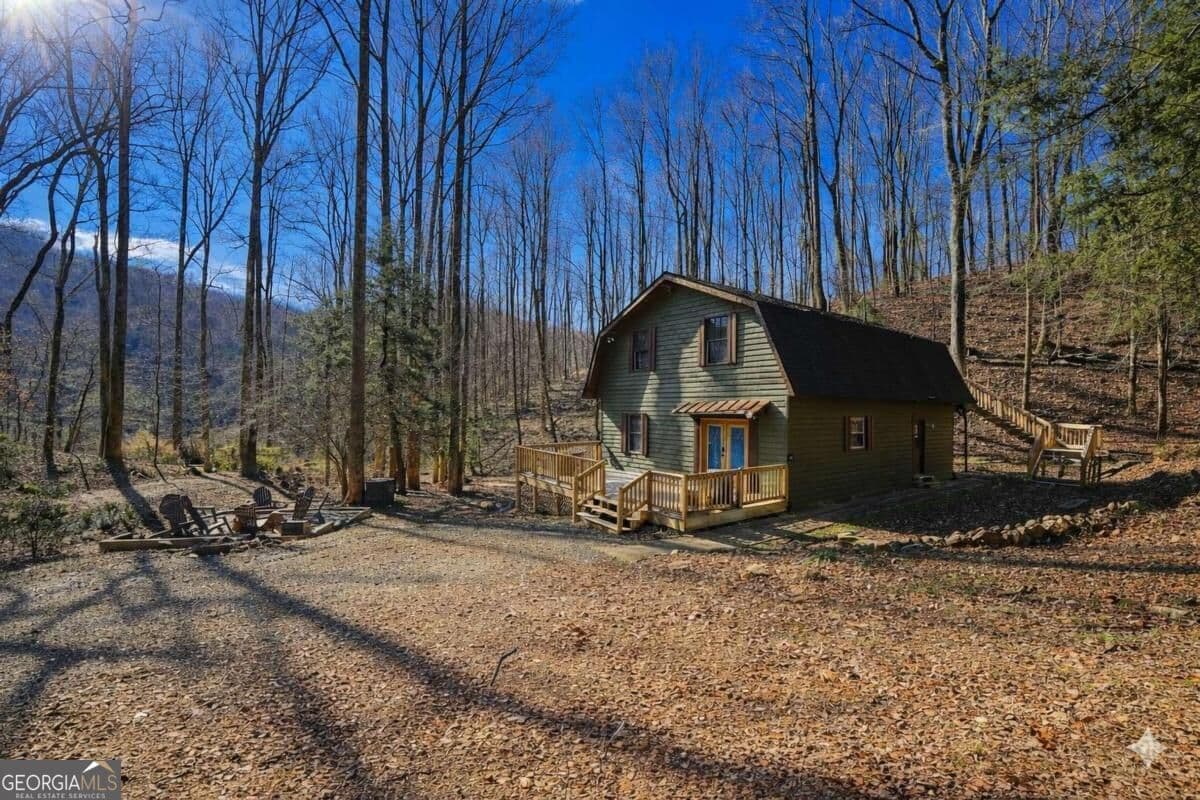 4 bedroom, 2 bathroom, 1,512 sq ft cabin,single family residence for sale at 172 Sweetwater Road, Blue Ridge, GA 30513 — photo 5