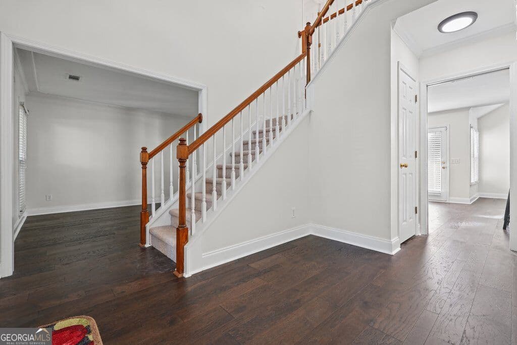 5 bedroom, 2.5 bathroom, 2,776 sq ft single family residence for sale at 1050 Fairwood Overlook, Acworth, GA 30101 — photo 5