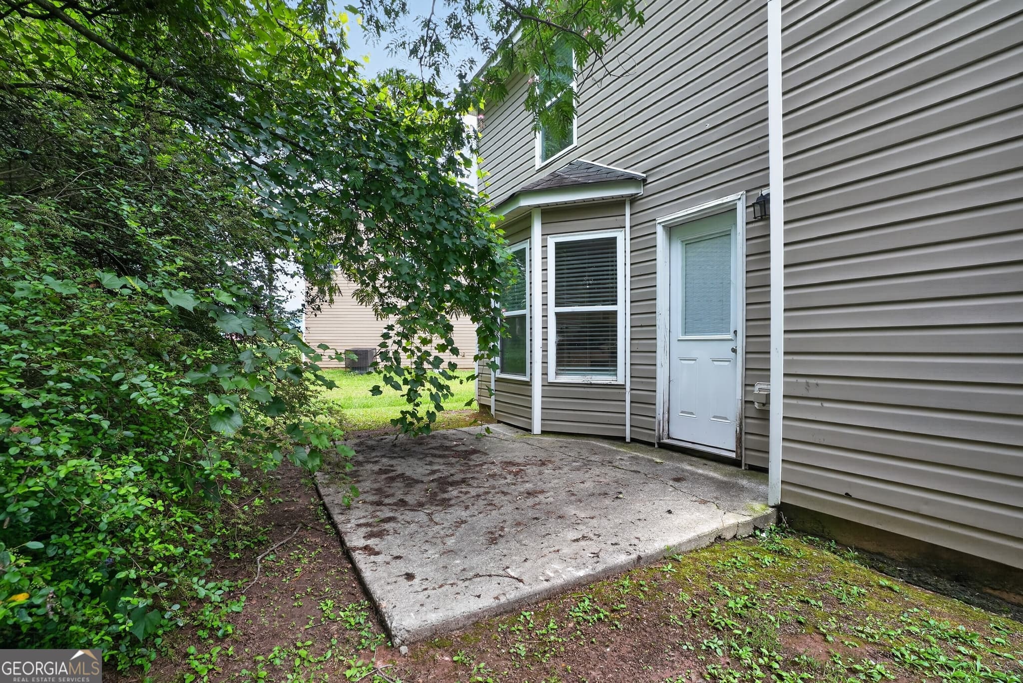 4 bedroom, 1.5 bathroom, 2,050 sq ft single family residence for sale at 2735 Sand Lake Court, College Park, GA 30349 — photo 2