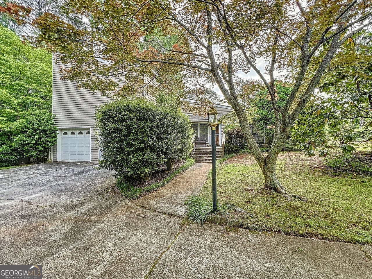 3 bedroom, 2 bathroom, 1,840 sq ft single family residence sold at 3220 STONEY ACRES Drive, Kennesaw, GA 30152