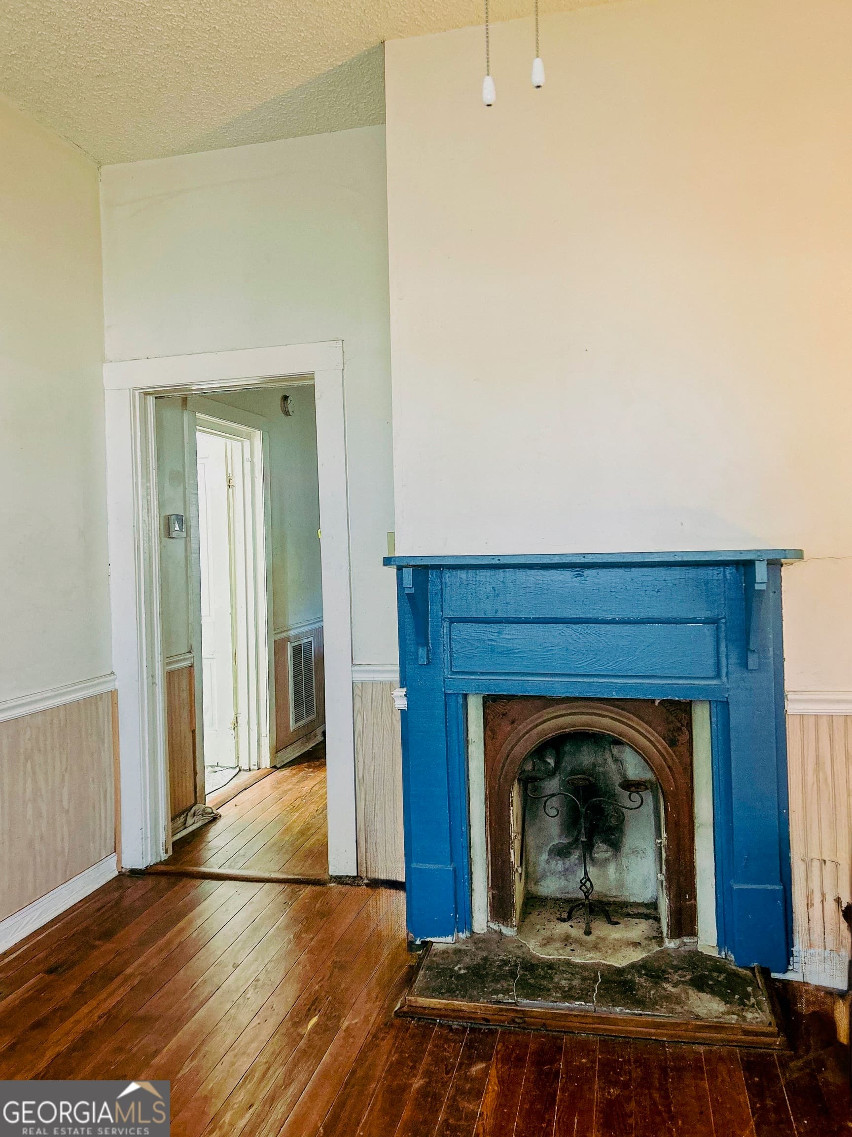 3 bedroom, 2 bathroom, 2,094 sq ft single family residence for sale at 2123 Ellis Street, Brunswick, GA 31520 — photo 3