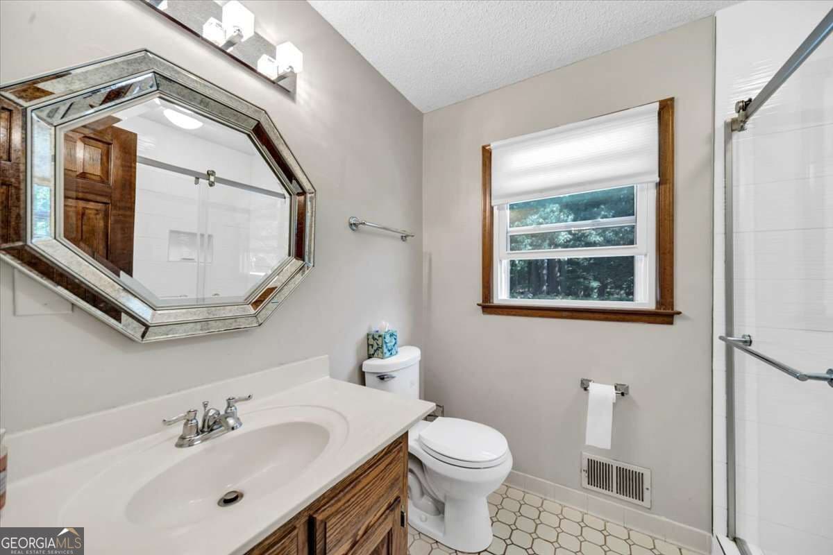 5 bedroom, 4.5 bathroom, 4,293 sq ft single family residence for sale at 3024 Ravenwolfe Way, Snellville, GA 30039 — photo 8