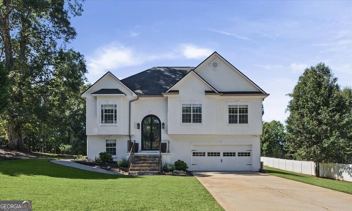 4 bedroom, 3 bathroom, 2,406 sq ft single family residence for sale at 136 Huntcliff Trail, Ellenwood, GA 30294 — photo 8