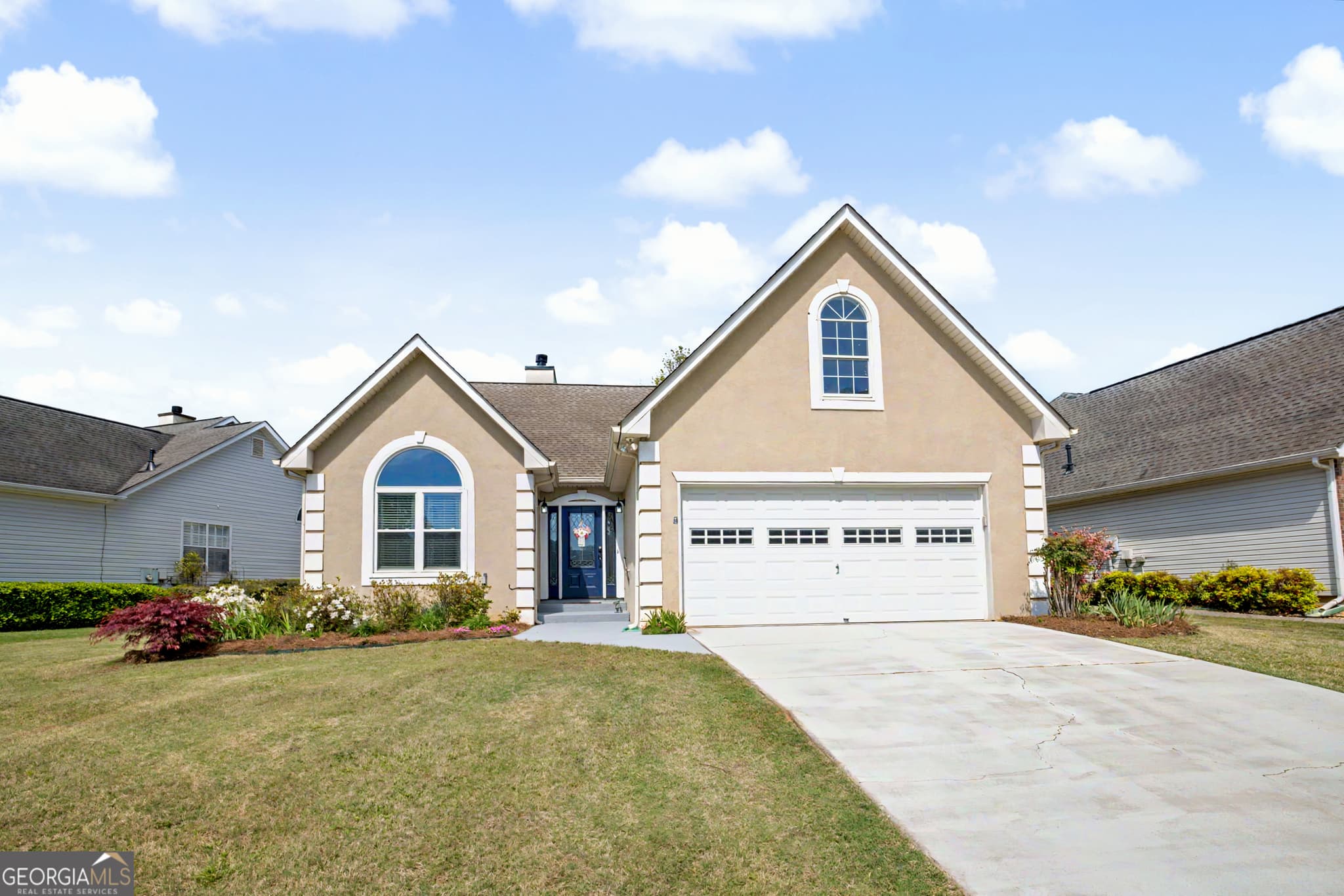 4 bedroom, 2 bathroom, 2,200 sq ft single family residence for sale at 255 Fairway Court, Newnan, GA 30265 — photo 2