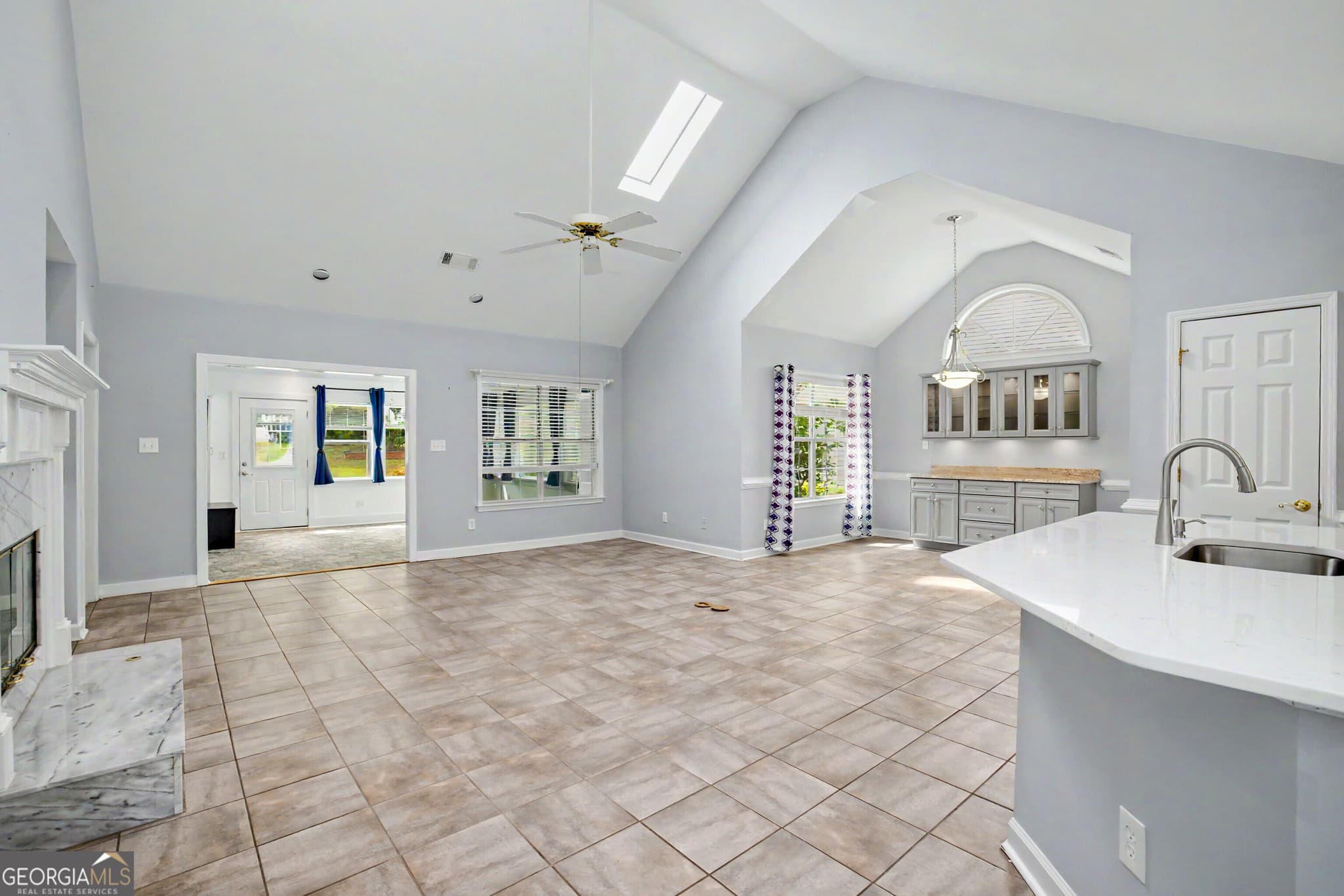 4 bedroom, 2 bathroom, 2,200 sq ft single family residence for sale at 255 Fairway Court, Newnan, GA 30265 — photo 7