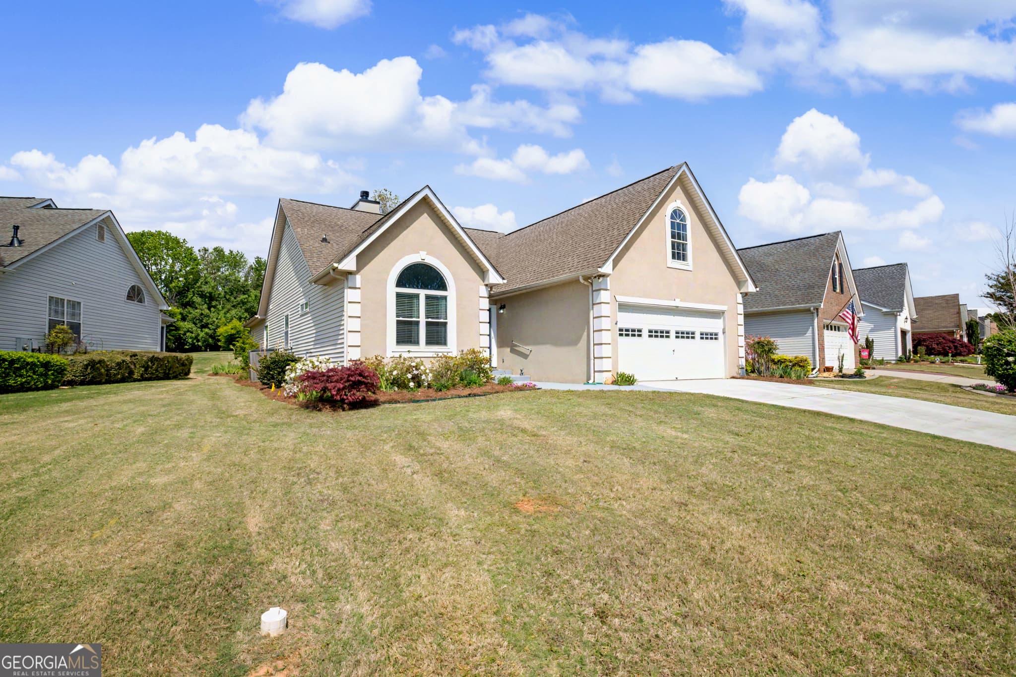 4 bedroom, 2 bathroom, 2,200 sq ft single family residence for sale at 255 Fairway Court, Newnan, GA 30265 — photo 1 of 35