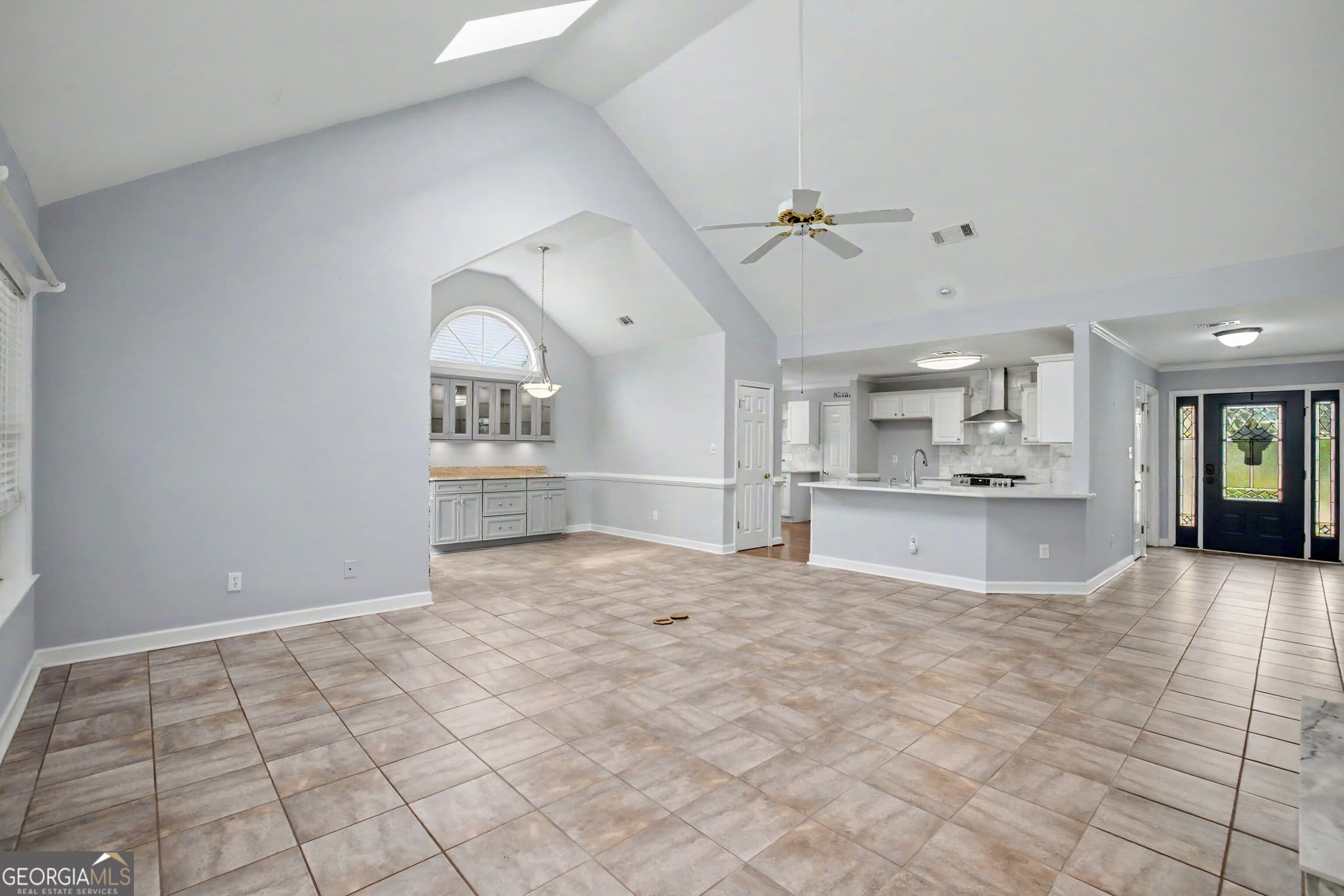 4 bedroom, 2 bathroom, 2,200 sq ft single family residence for sale at 255 Fairway Court, Newnan, GA 30265 — photo 8