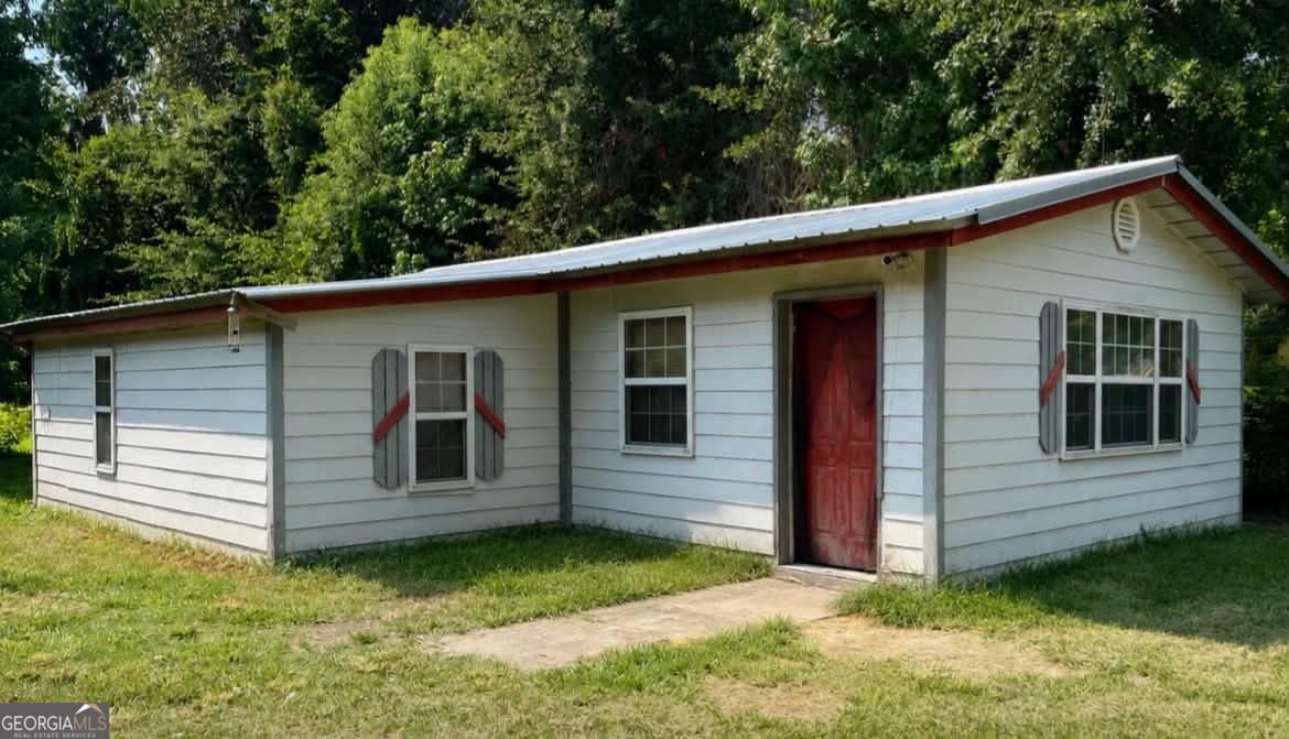 2 bedroom, 1 bathroom, 819 sq ft single family residence for sale at 78 Trout Street, Woodbine, GA 31569 — photo 2