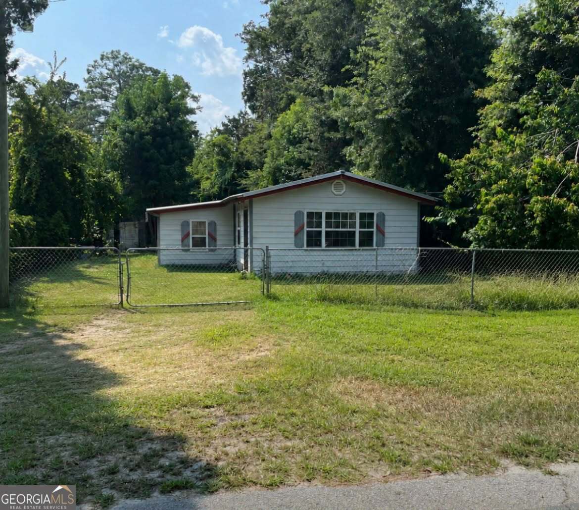 2 bedroom, 1 bathroom, 819 sq ft single family residence for sale at 78 Trout Street, Woodbine, GA 31569 — photo 1 of 12