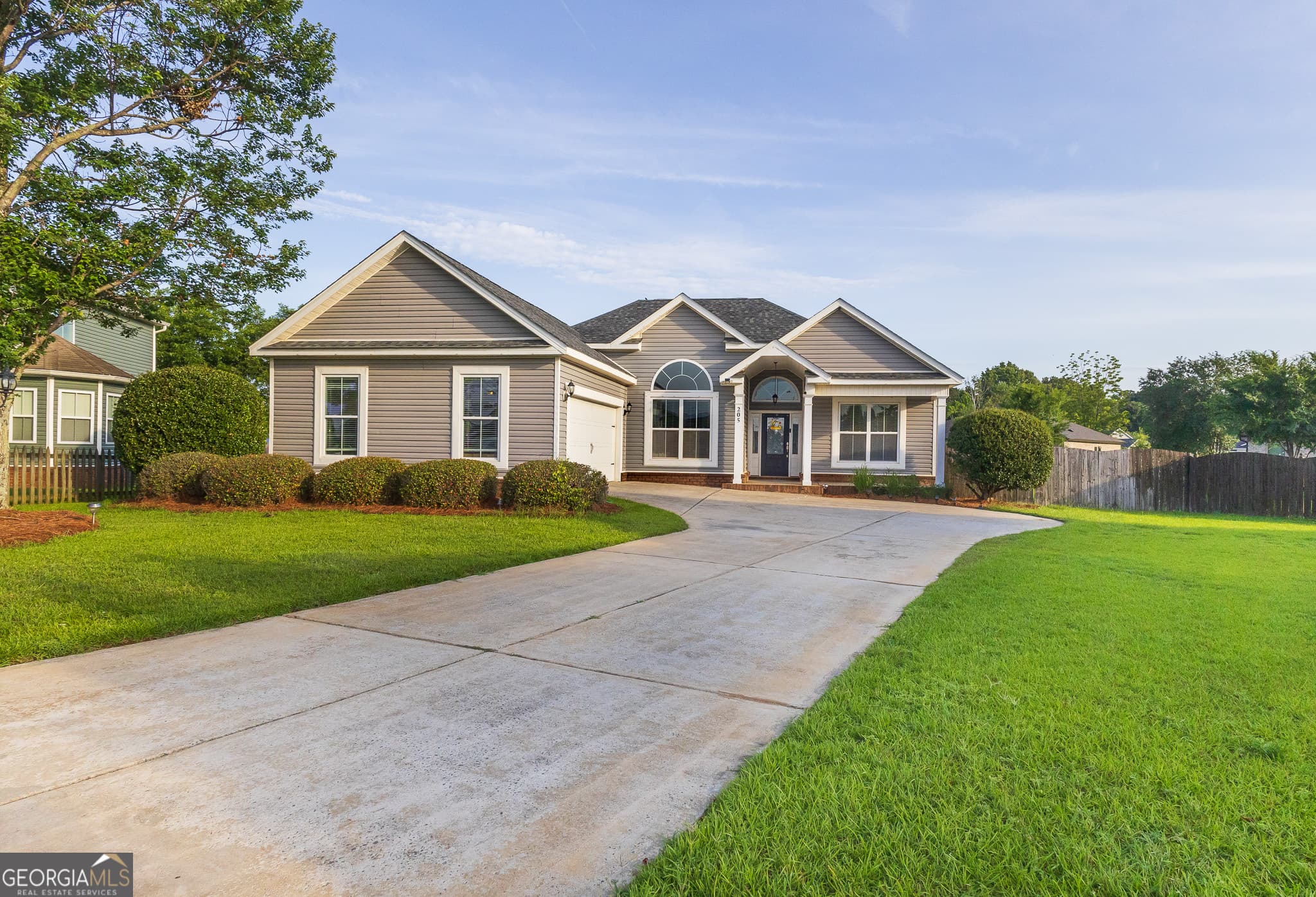 3 bedroom, 2 bathroom, 2,111 sq ft single family residence sold at 205 Courthouse Lane, Warner Robins, GA 31088