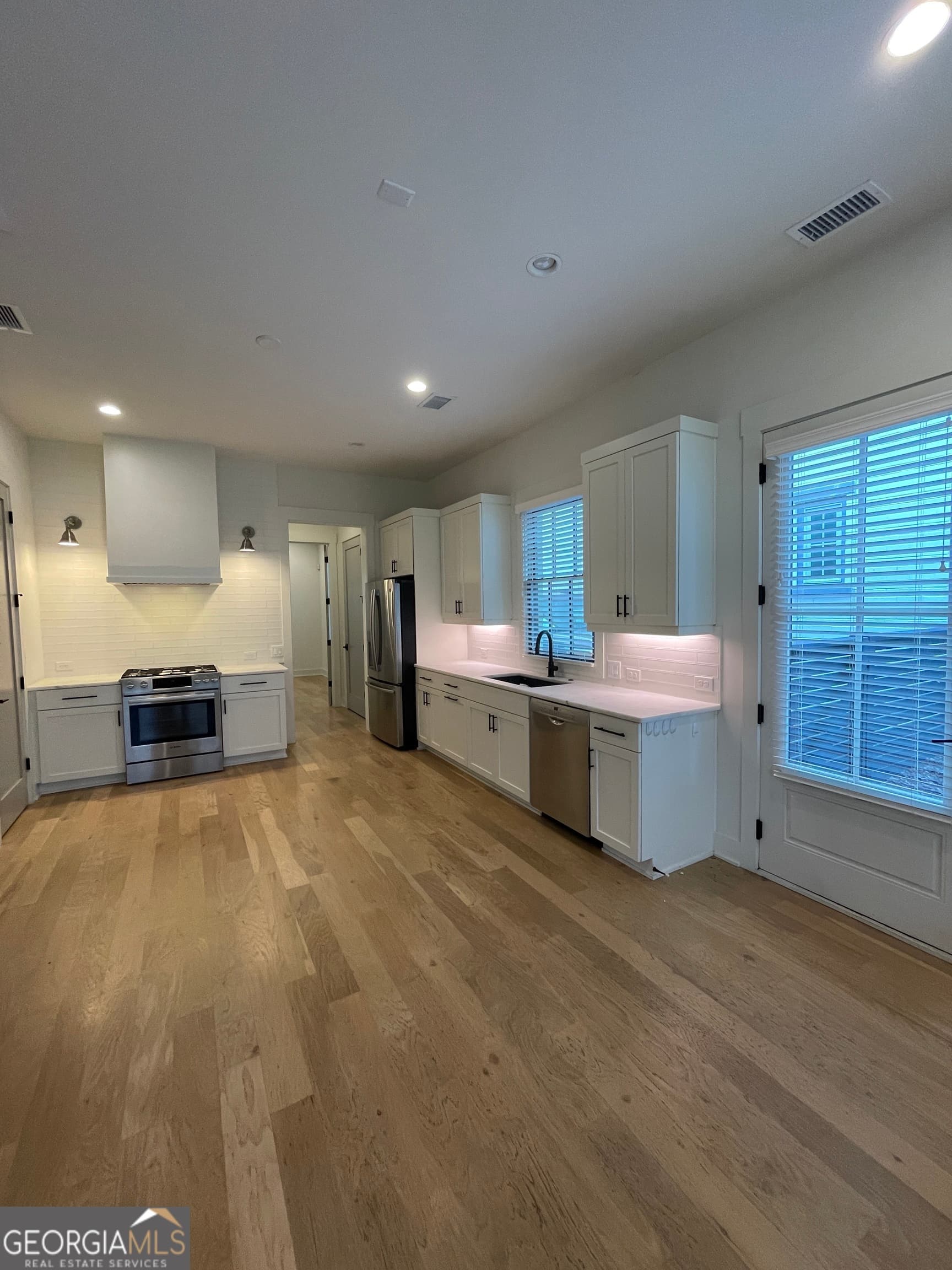 2 bedroom, 2 bathroom, 1,458 sq ft single family residence for sale at 165 Kelmscott Lane, Fayetteville, GA 30214 — photo 2