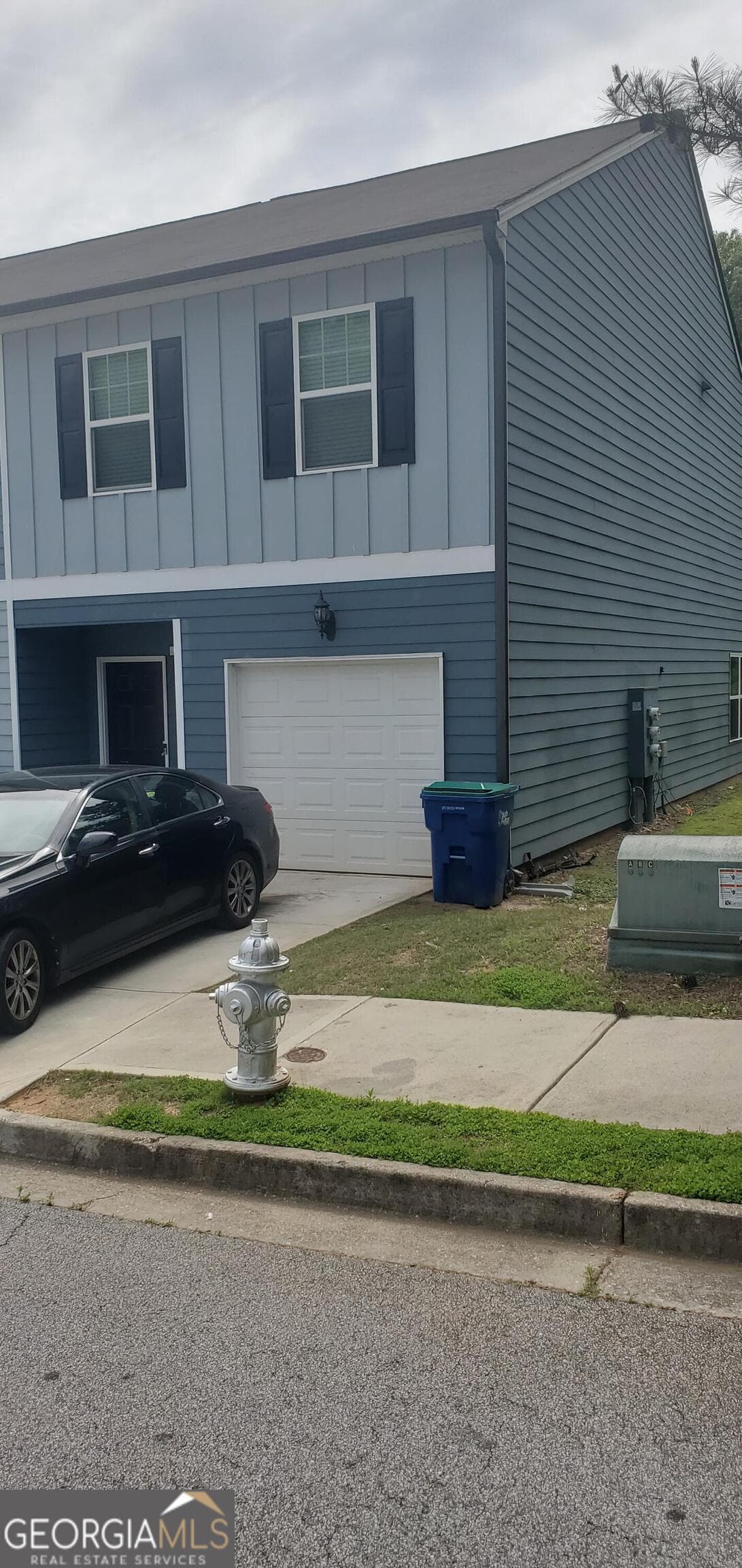 3 bedroom, 2.5 bathroom, 1,467 sq ft townhouse for sale at 4915 Lower Elm Street, Atlanta, GA 30349 — photo 1 of 18
