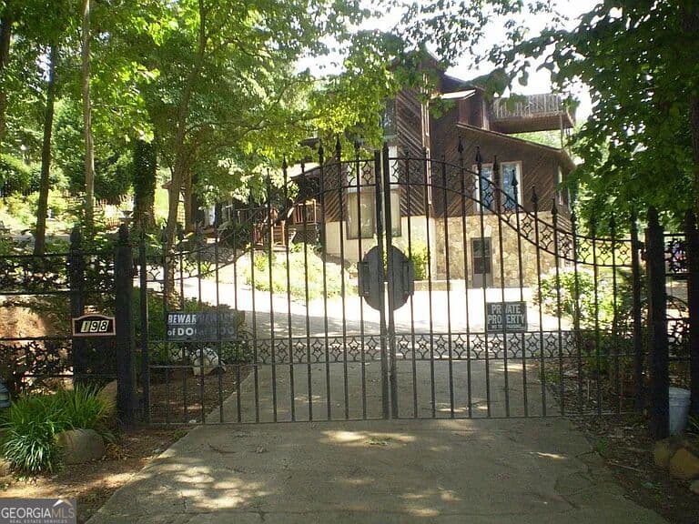 3 bedroom, 2 bathroom, 2,405 sq ft single family residence for sale at 198 Evergreen Road, Canton, GA 30114 — photo 2