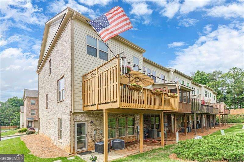 4 bedroom, 3.5 bathroom, 2,442 sq ft townhouse for sale at 284 Autry Mill Lane, Suwanee, GA 30024 — photo 3