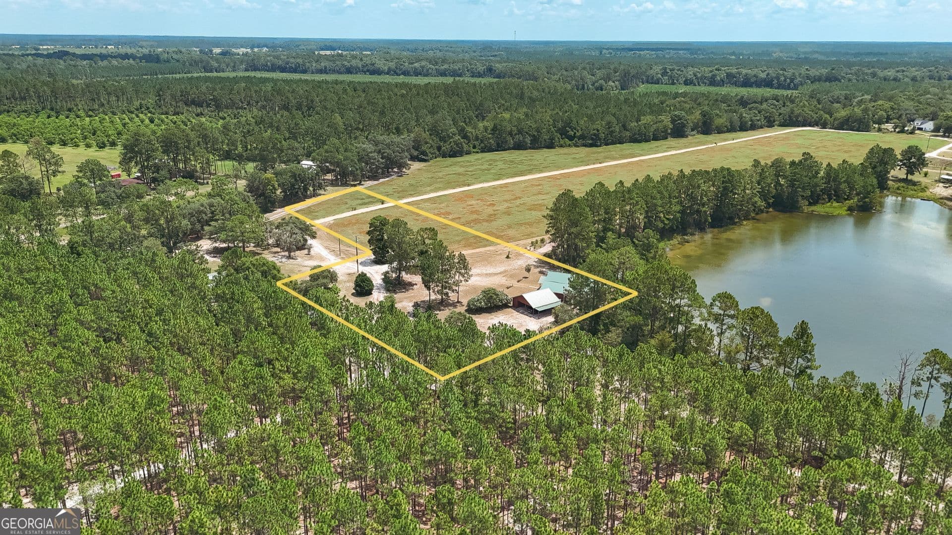3 bedroom, 2 bathroom, 2,392 sq ft single family residence for sale at 3733 Oak Hill Road, Blackshear, GA 31516 — photo 3