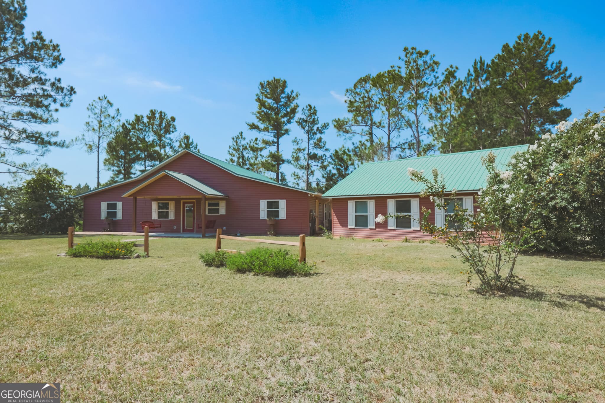 3 bedroom, 2 bathroom, 2,392 sq ft single family residence for sale at 3733 Oak Hill Road, Blackshear, GA 31516