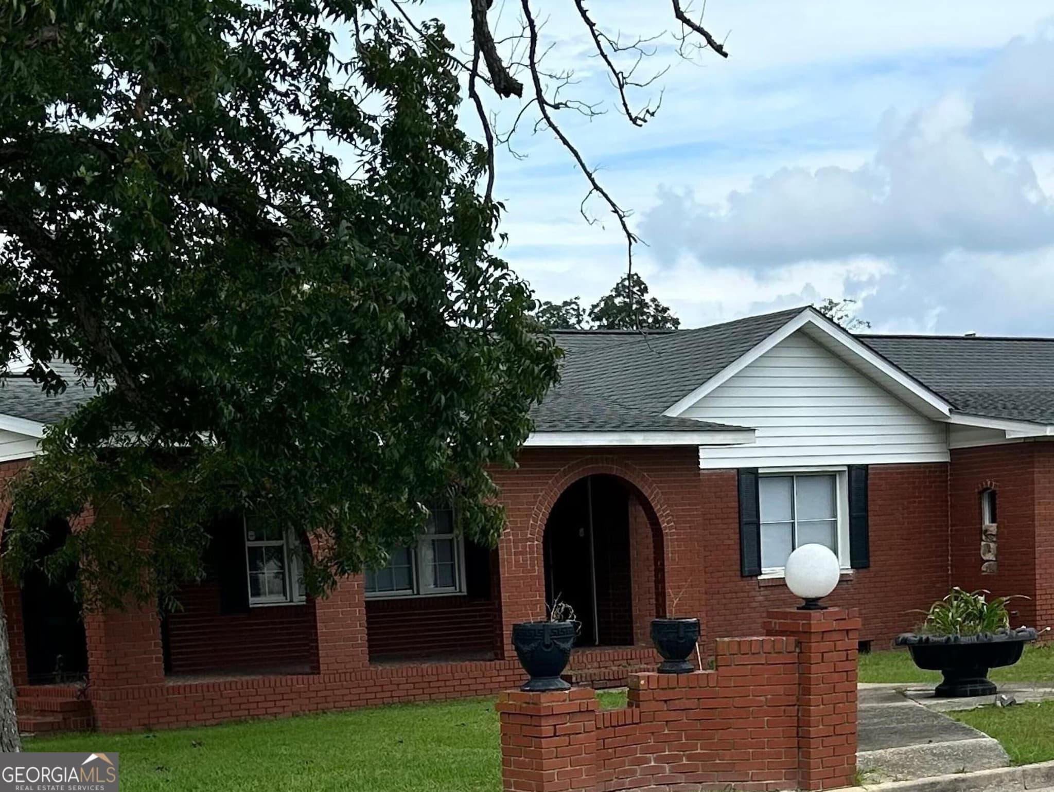 3 bedroom, 3 bathroom, 2,706 sq ft single family residence for sale at 202 E 15th Street, Alma, GA 31510 — photo 2