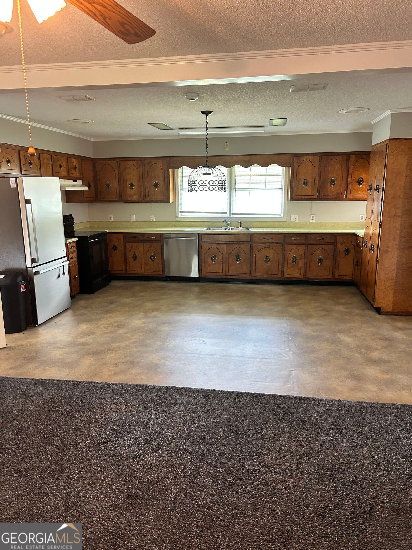 3 bedroom, 3 bathroom, 2,706 sq ft single family residence for sale at 202 E 15th Street, Alma, GA 31510 — photo 7