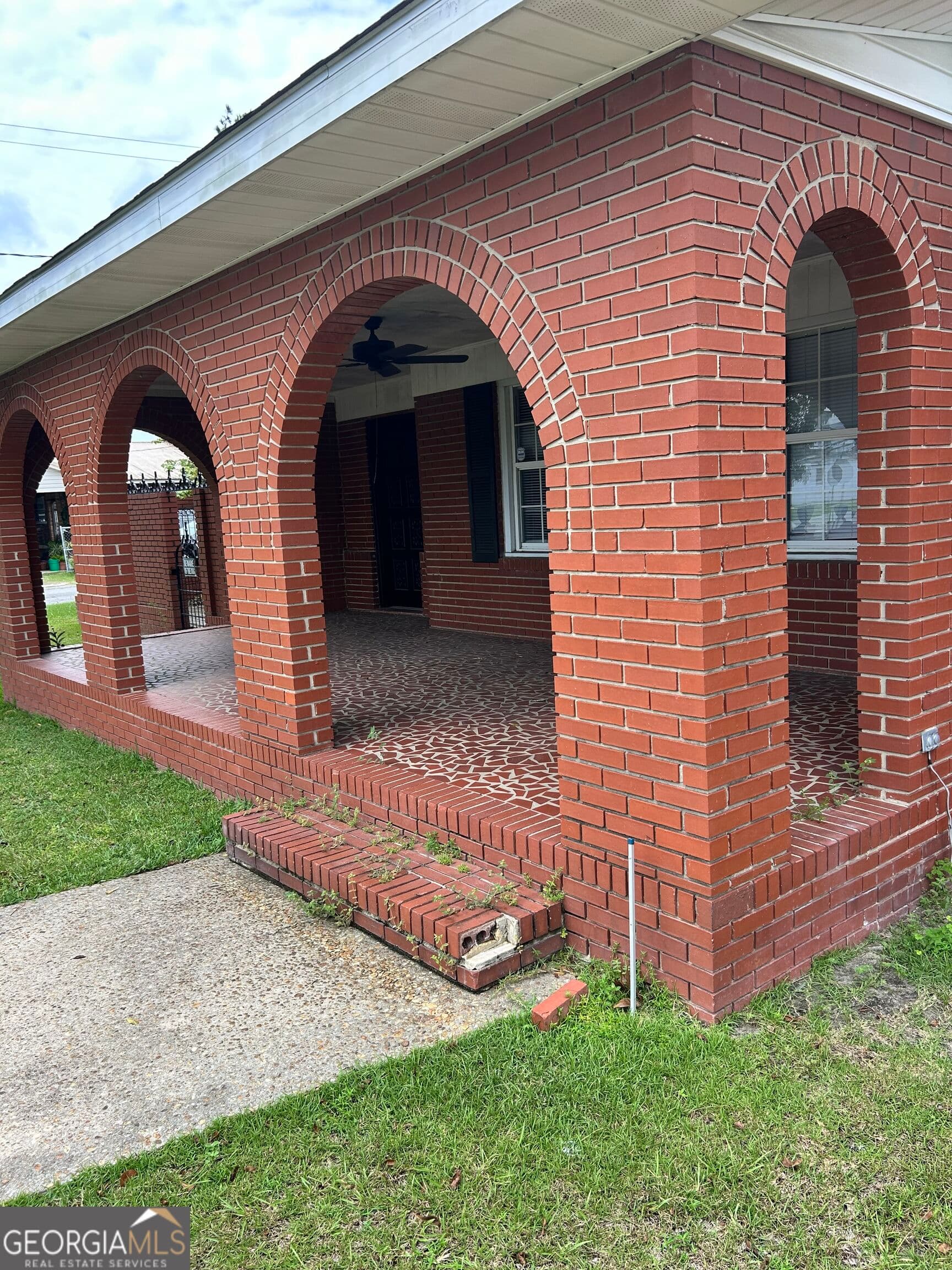 3 bedroom, 3 bathroom, 2,706 sq ft single family residence for sale at 202 E 15th Street, Alma, GA 31510 — photo 3