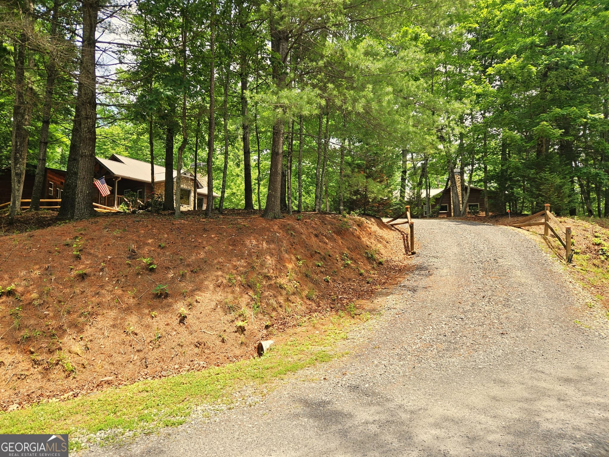 2 bedroom, 2 bathroom, 872 sq ft cabin,single family residence for sale at 211 Winding Brook Trail, Morganton, GA 30560 — photo 5