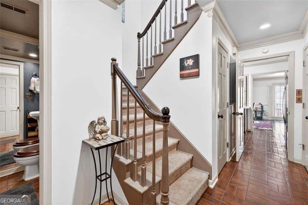 3 bedroom, 2.5 bathroom, 1,944 sq ft townhouse for sale at 1631 Executive Park Lane, Atlanta, GA 30329 — photo 3