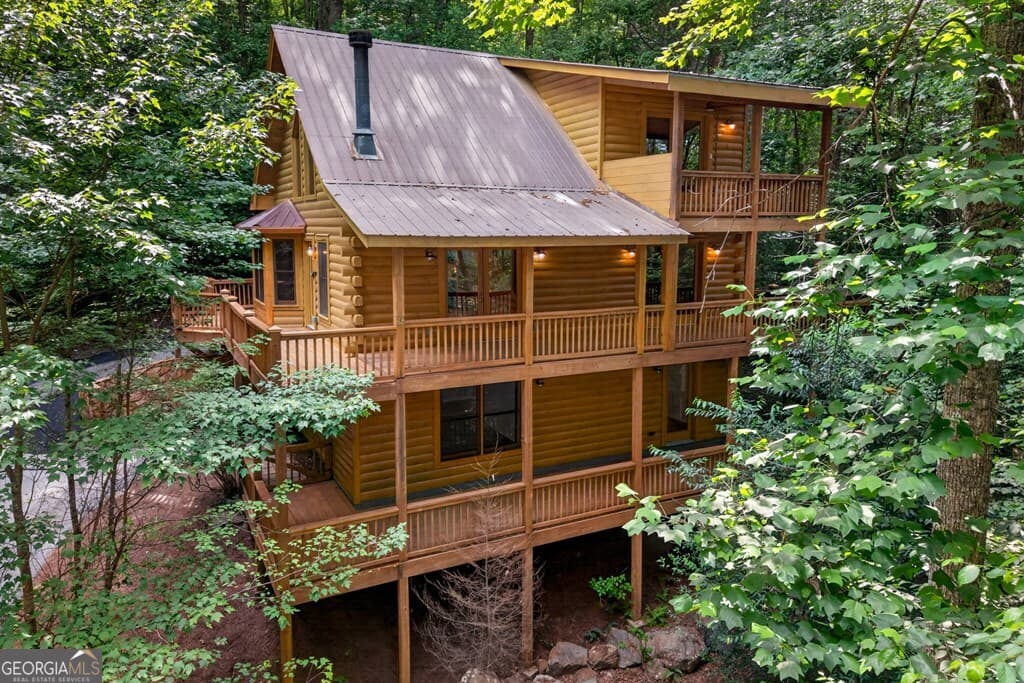 4 bedroom, 3 bathroom, 2,140 sq ft cabin,single family residence for sale at 357 Hemlock Trail, Blue Ridge, GA 30513 — photo 2