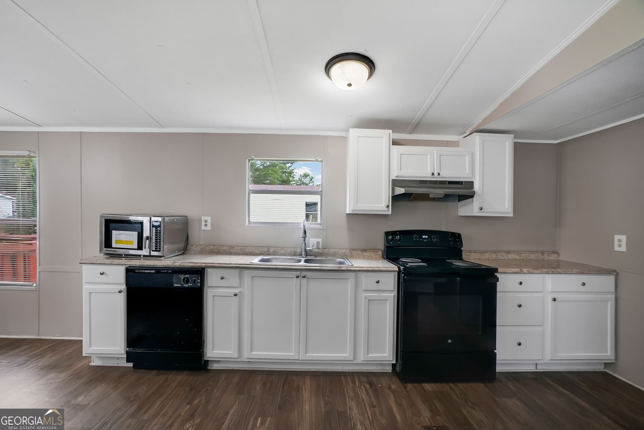 3 bedroom, 2 bathroom, 1,064 sq ft manufactured home,single family residence for rent at 1512 Highway 54 # C-319, Fayetteville, GA 30214 for $1,700 a month — photo 6