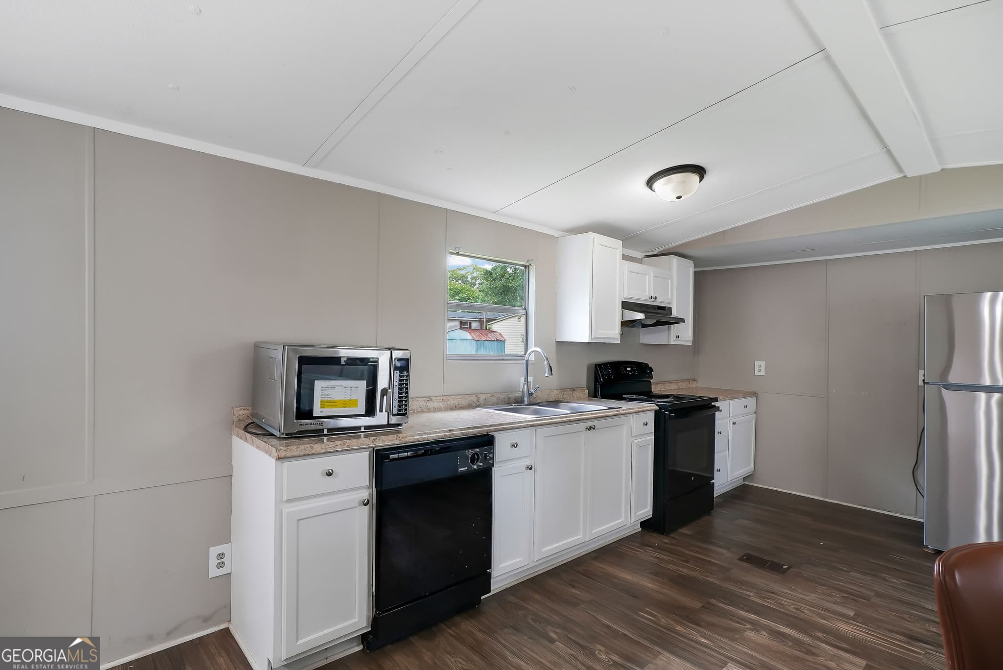 3 bedroom, 2 bathroom, 1,064 sq ft manufactured home,single family residence for rent at 1512 Highway 54 # C-319, Fayetteville, GA 30214 for $1,700 a month — photo 5