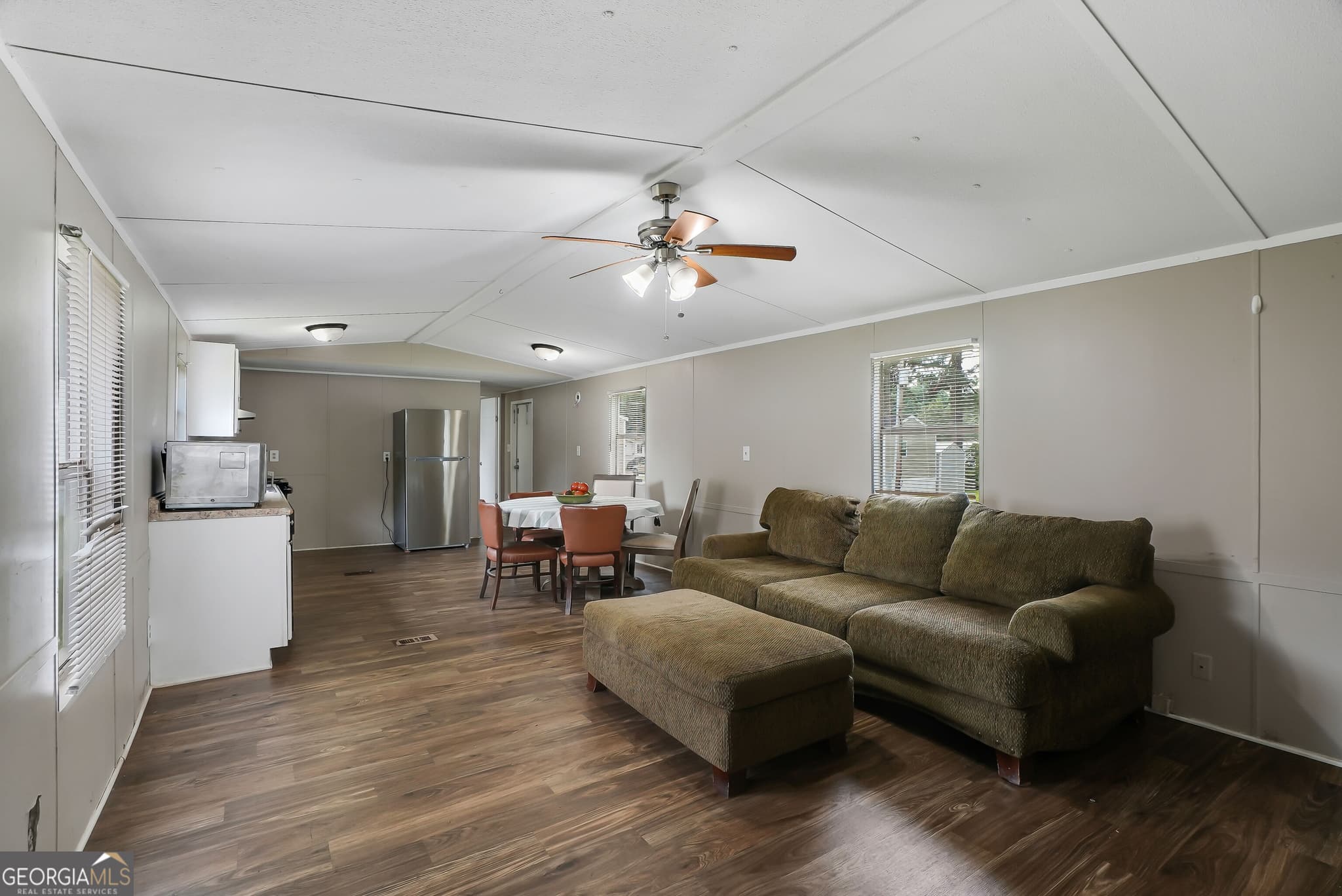 3 bedroom, 2 bathroom, 1,064 sq ft manufactured home,single family residence for rent at 1512 Highway 54 # C-319, Fayetteville, GA 30214 for $1,700 a month — photo 9